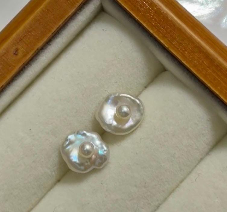 Dainty high quality luster baroque double pearl flower earrings. Two-ways wear earrings. Minimalist earrings. Wedding earrings.
