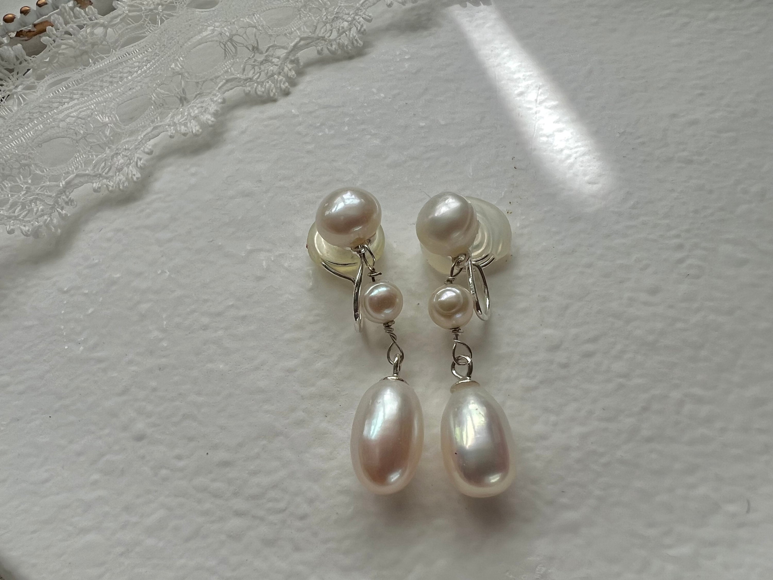 Two ways wearing freshwater pearl clip-on earring. Multi-Pearl earring. Comfortable Non pierced ear clip. Bridal earring. Gift for her