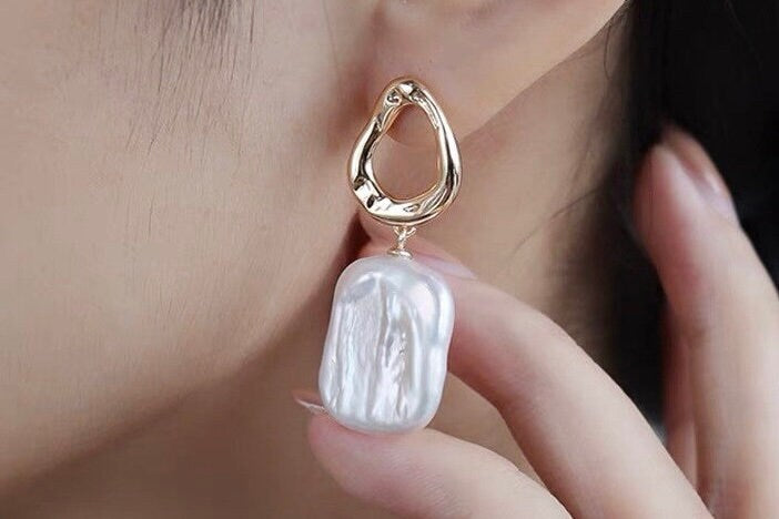 Baroque pearl stud earring. Dangle earring. Wrinkle pearl earring. Lustrous baroque earring. Chic stud earrings. Bridesmaid gift.