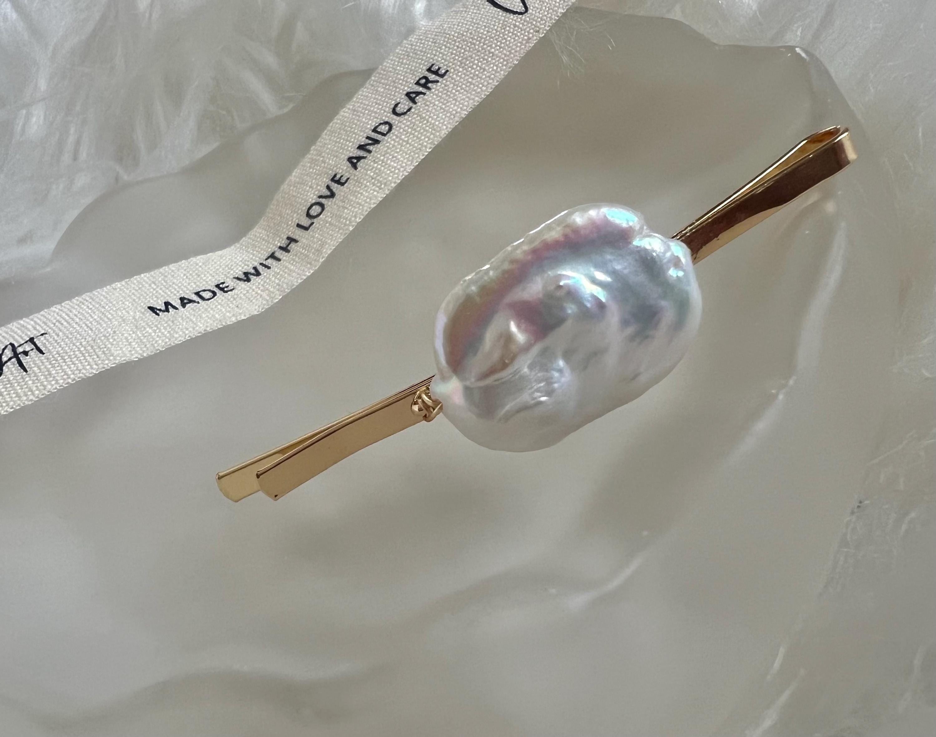 14K gold plated natural baroque keshi pearl hair clip. Hair slide. Wedding barrettes. Boho minimalist hair accessories. Pearl hair clasp.