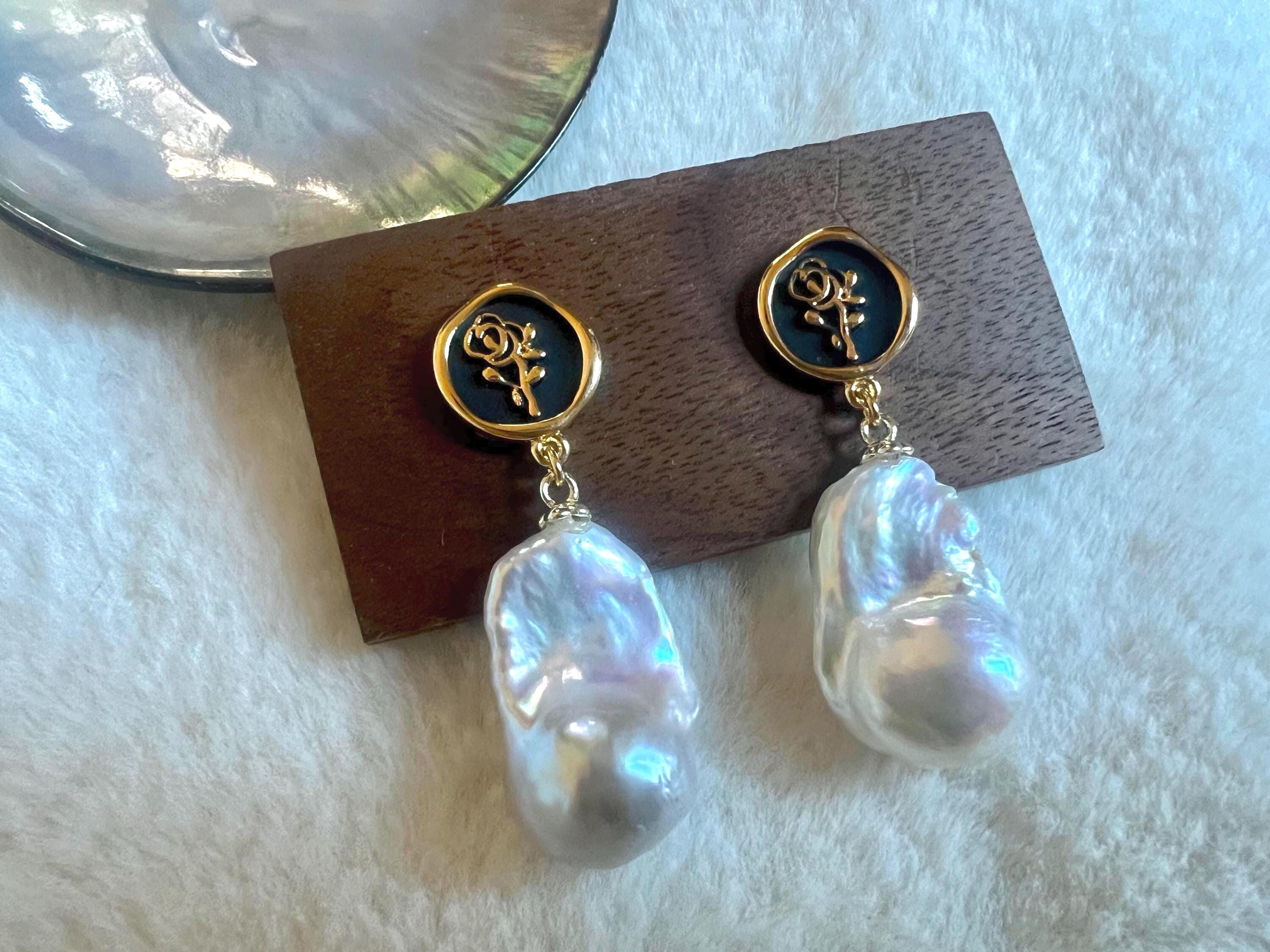 Baroque freshwater pearl vintage earrings. No piercing earrings. Wedding earring. Rose earrings . Chic pearl earrings.