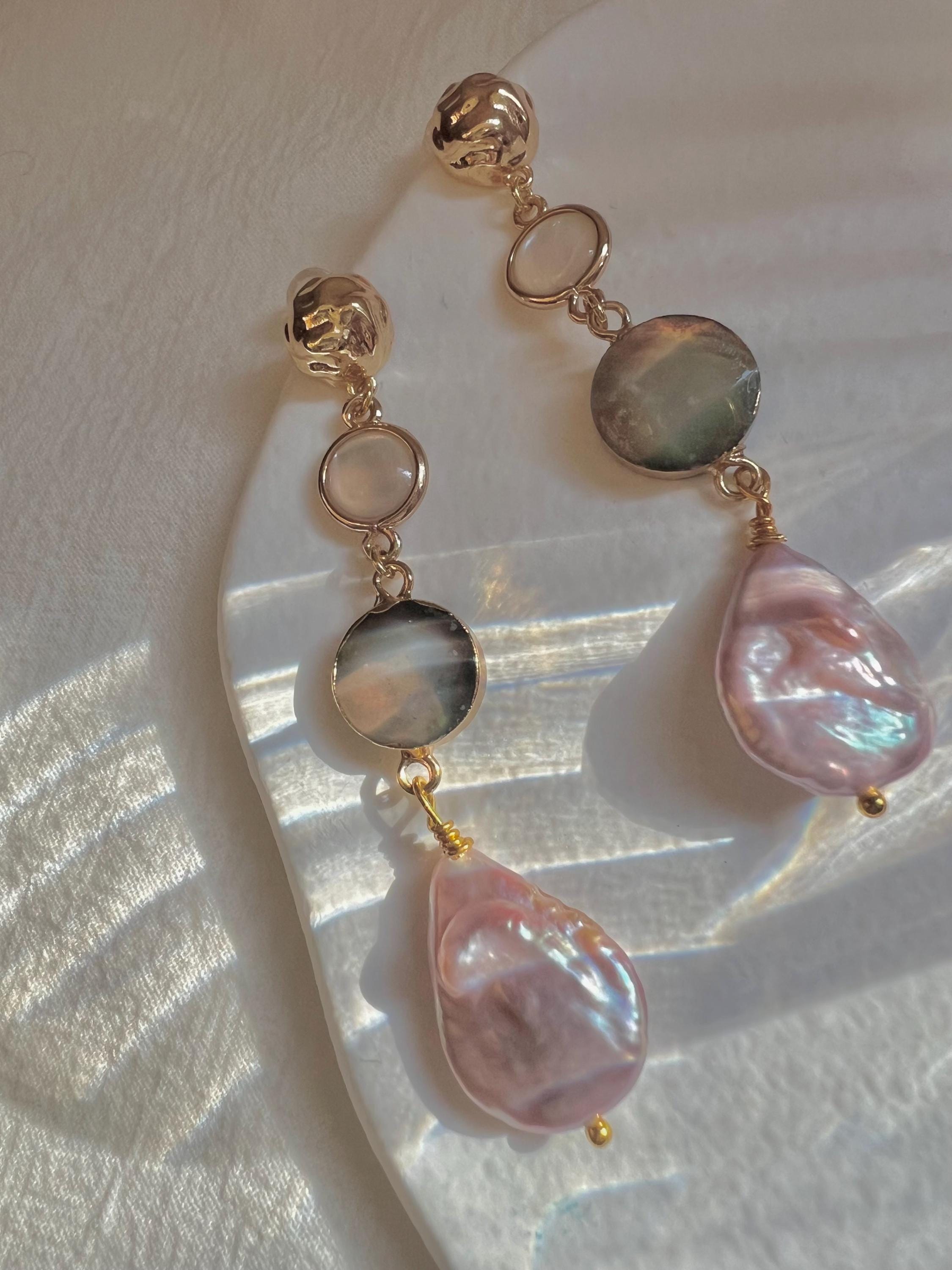 Designed freshwater pearl asymmetric dangle earrings. Mother of Pearl baroque pearl earrings. Dainty pearl earrings. Gift for her