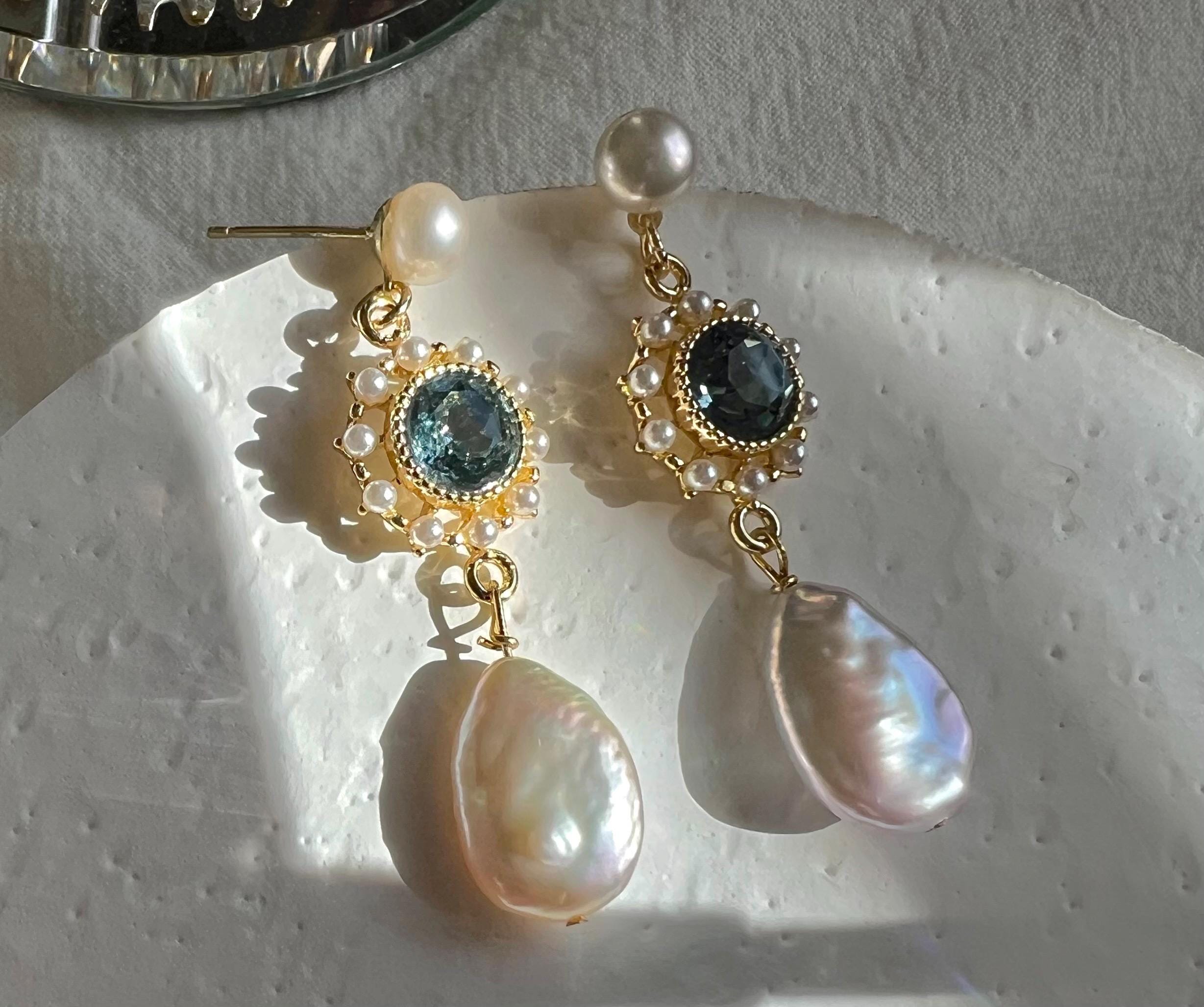 Art Deco freshwater pearl earrings. Elegant sapphire earrings. Chic clip-on earring. Vintage no pain earrings.