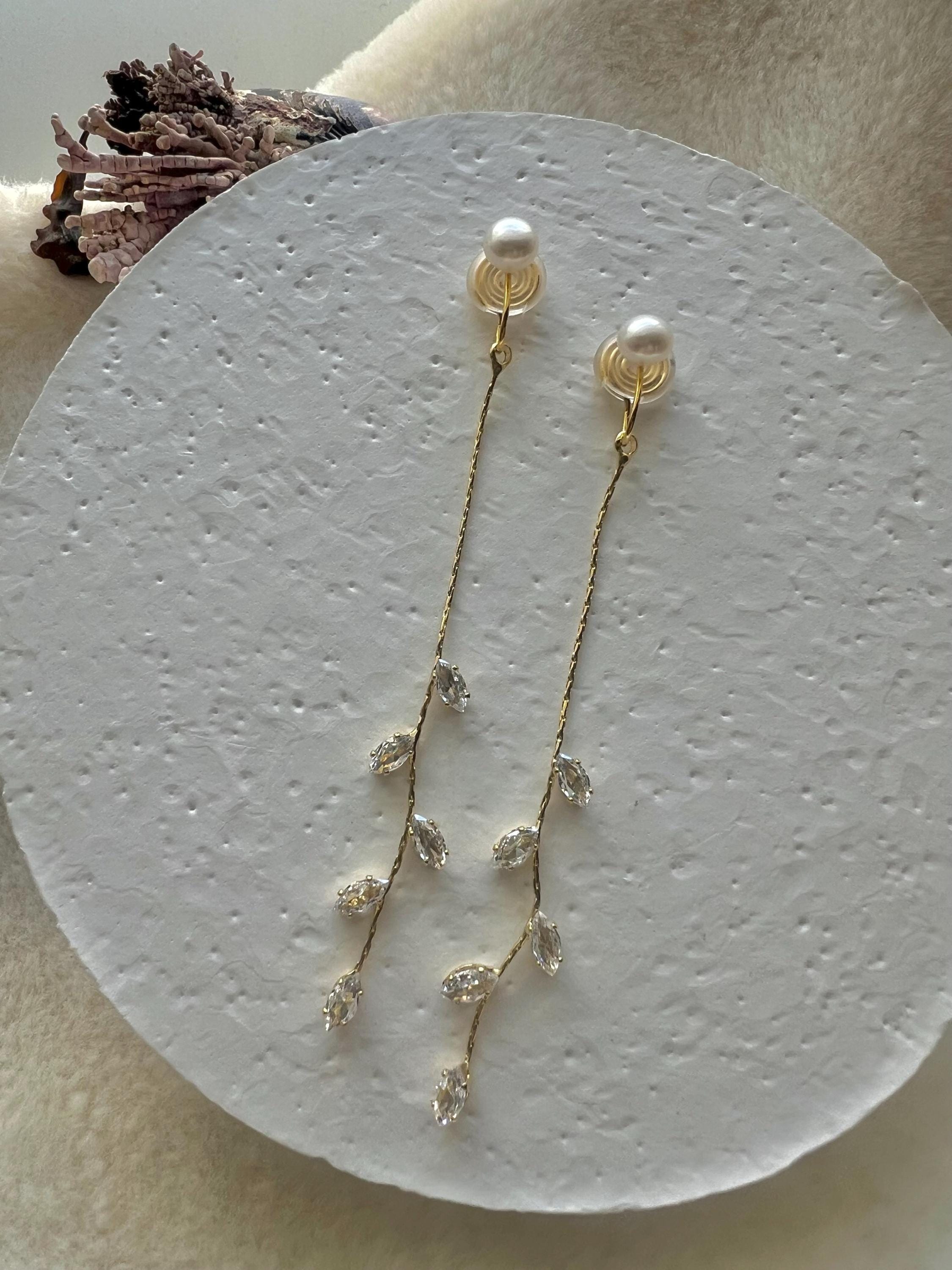 Gold chain long threader. Elegant ZC threader. Clear fashion floral clip-on earring. Dainty no pain threader. Delicate earring