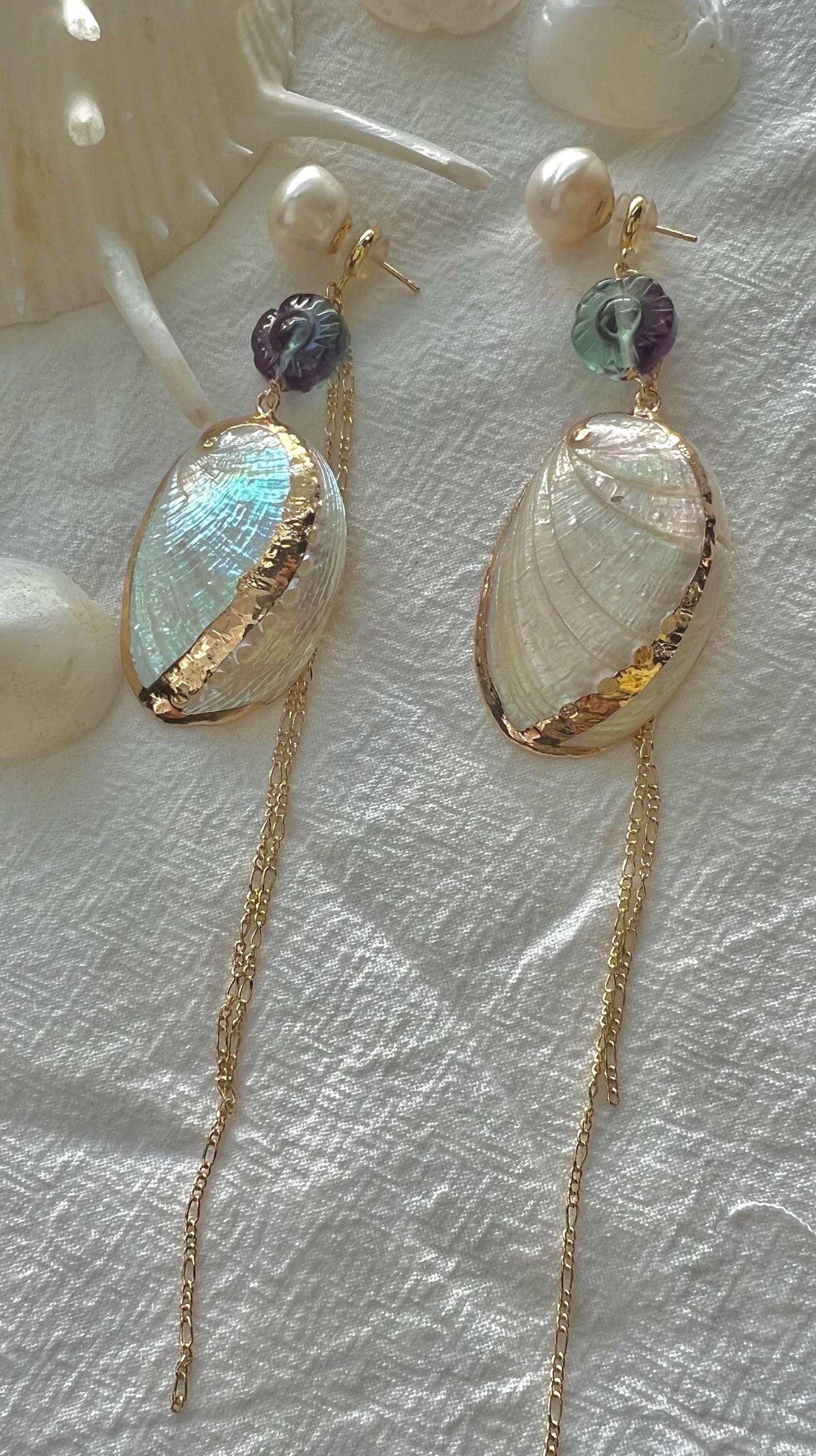 Art Deco freshwater pearl and shell and fluorite earrings. Elegant earrings. Chic long dangling earring. Vintage no pain earrings.
