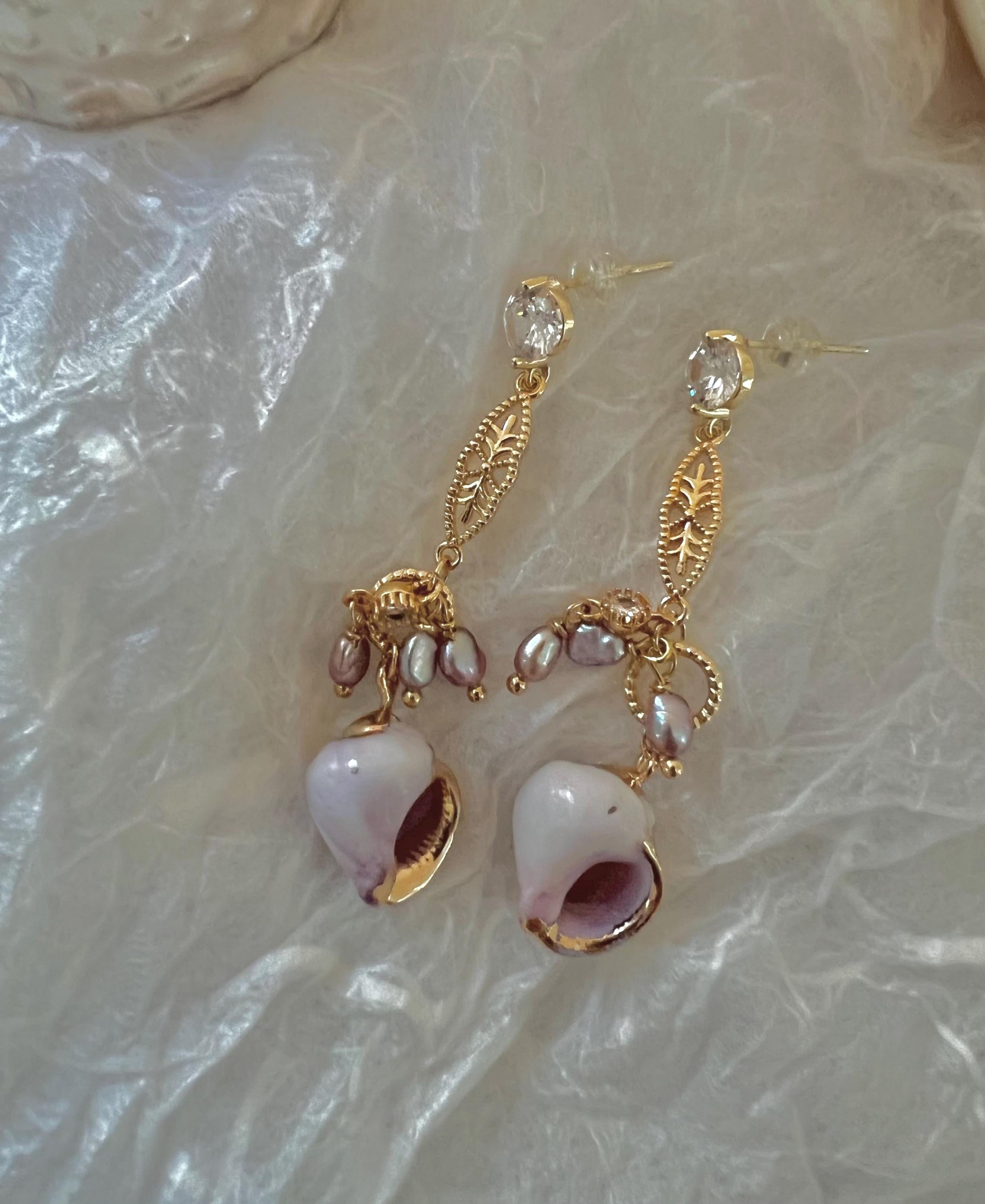 Vintage style wire wrapped Victorian dangle freshwater pearl shell earring. Elegant earrings. Dainty. Art Deco. Gift for her