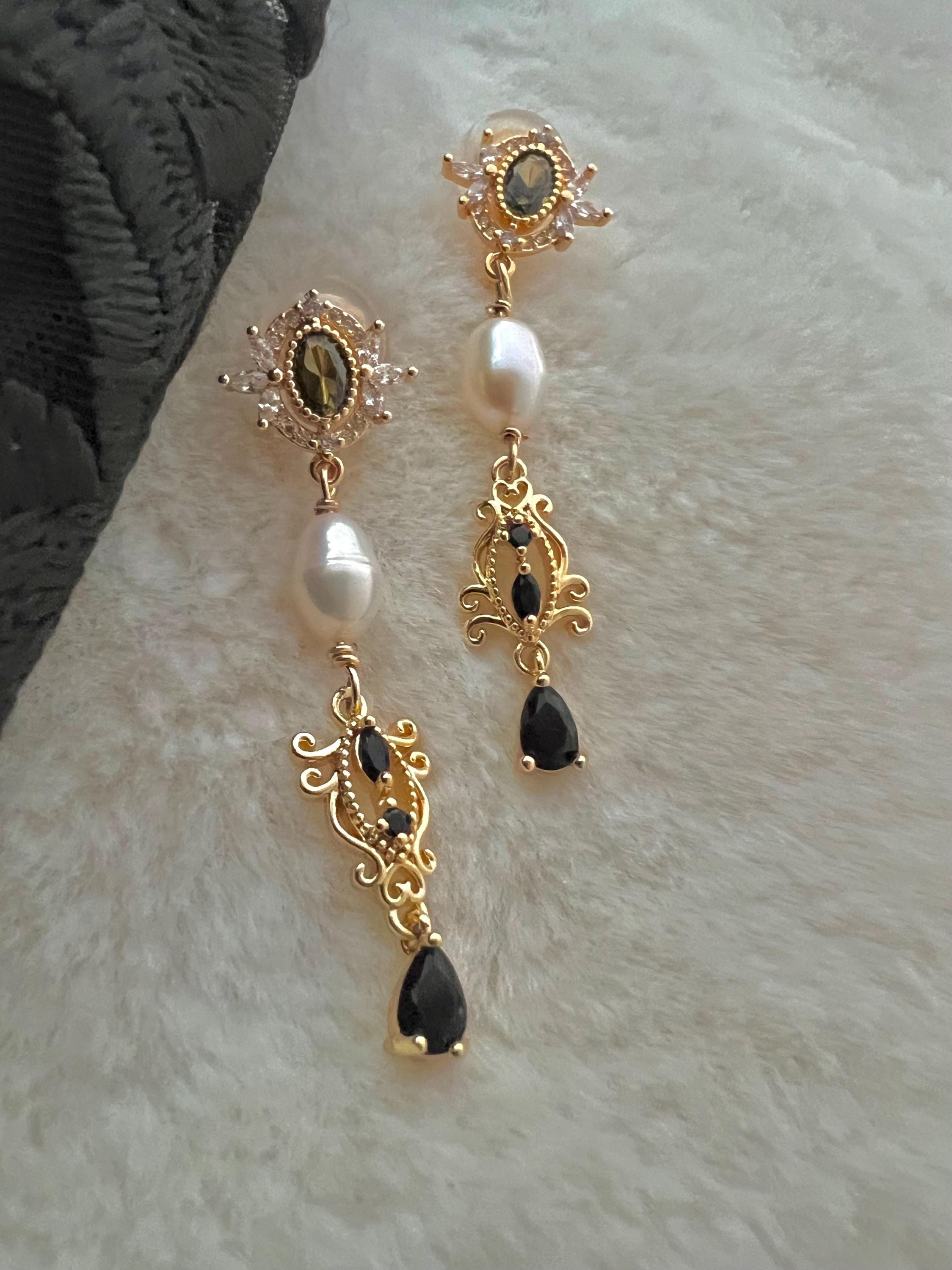 Vintage Pearl Drop clip on Earrings, Freshwater Pearl & Green Gemstone Gold Dangle clip on Earrings, Romantic Victorian Style Jewelry