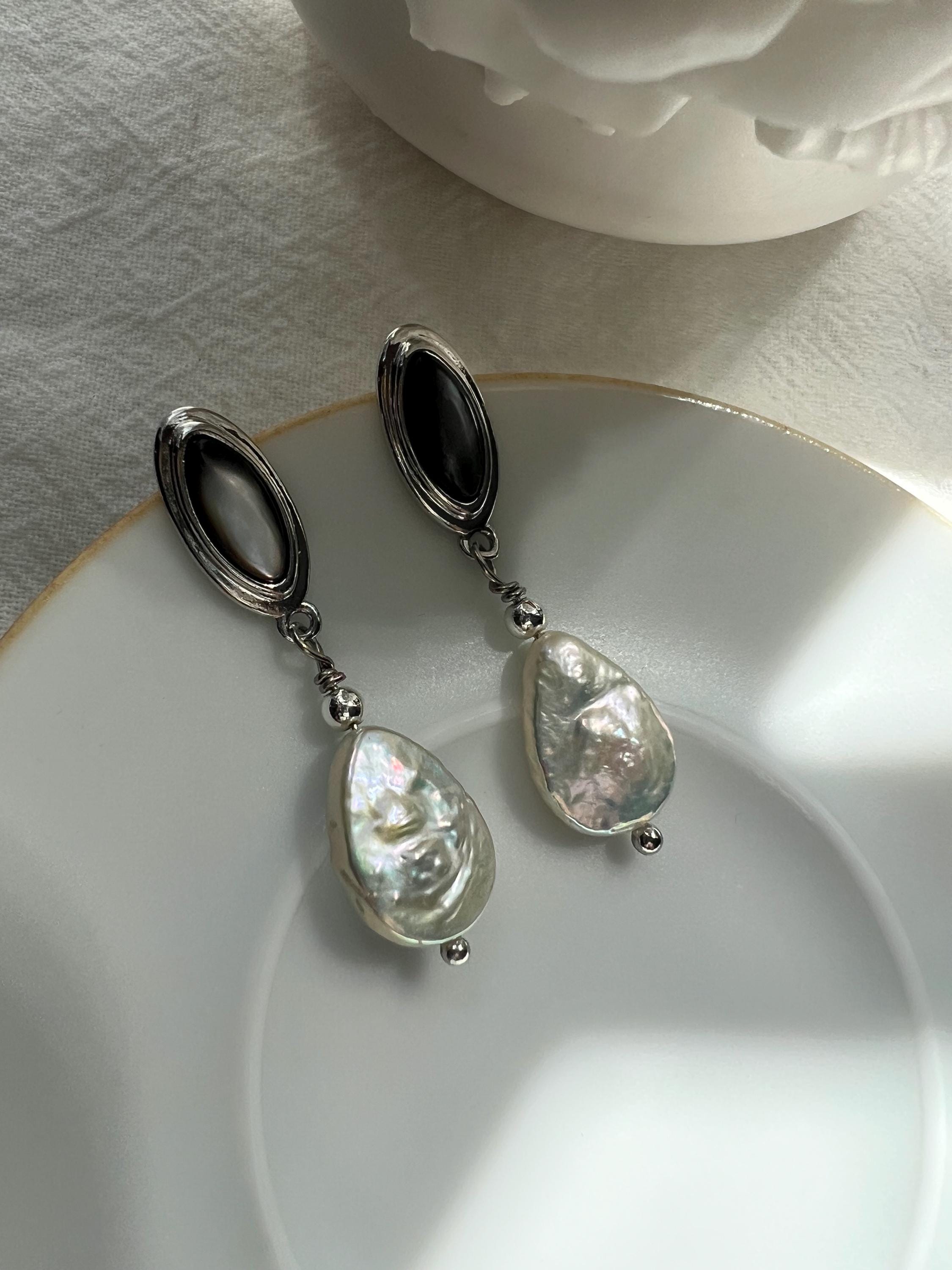 Baroque Pearl & Black Shell Dangle Earrings in Sterling Silver. The Victorian Modernist Drops. Organic Bar. Clip on