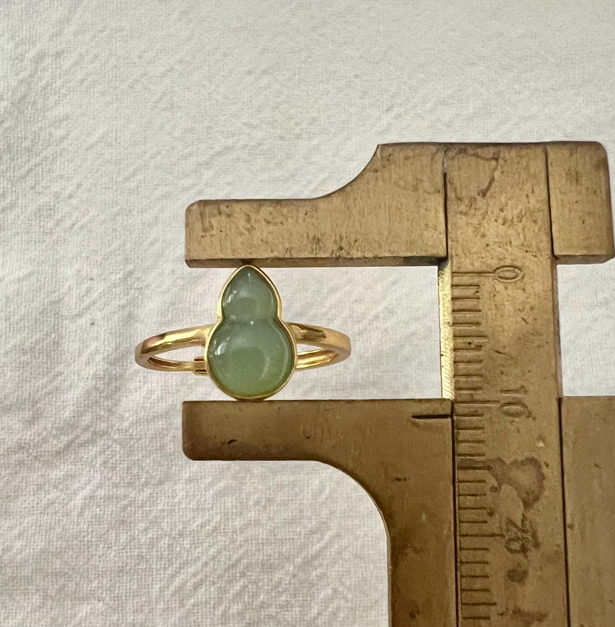 Cat’s Eye Nephrite Gourd Silver Ring