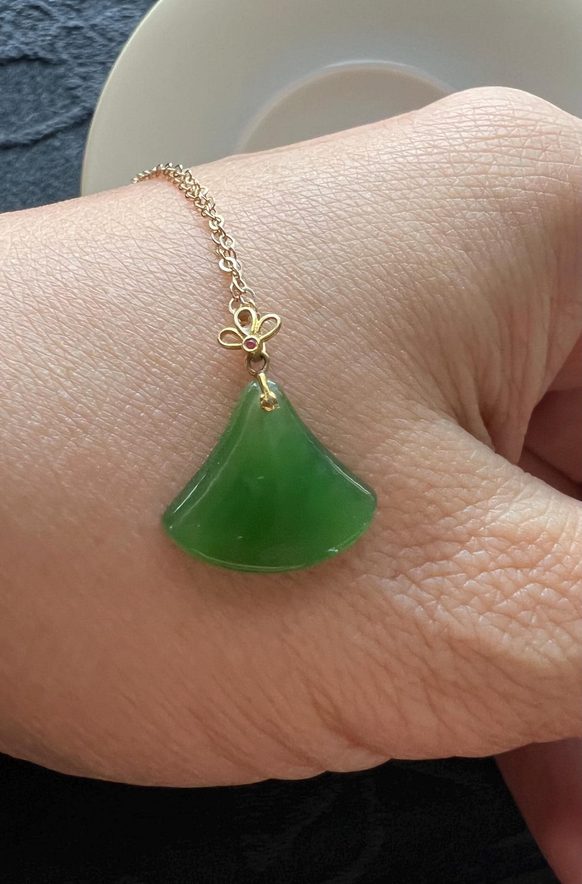 Green Nephrite Fan Pendant in 18K Gold