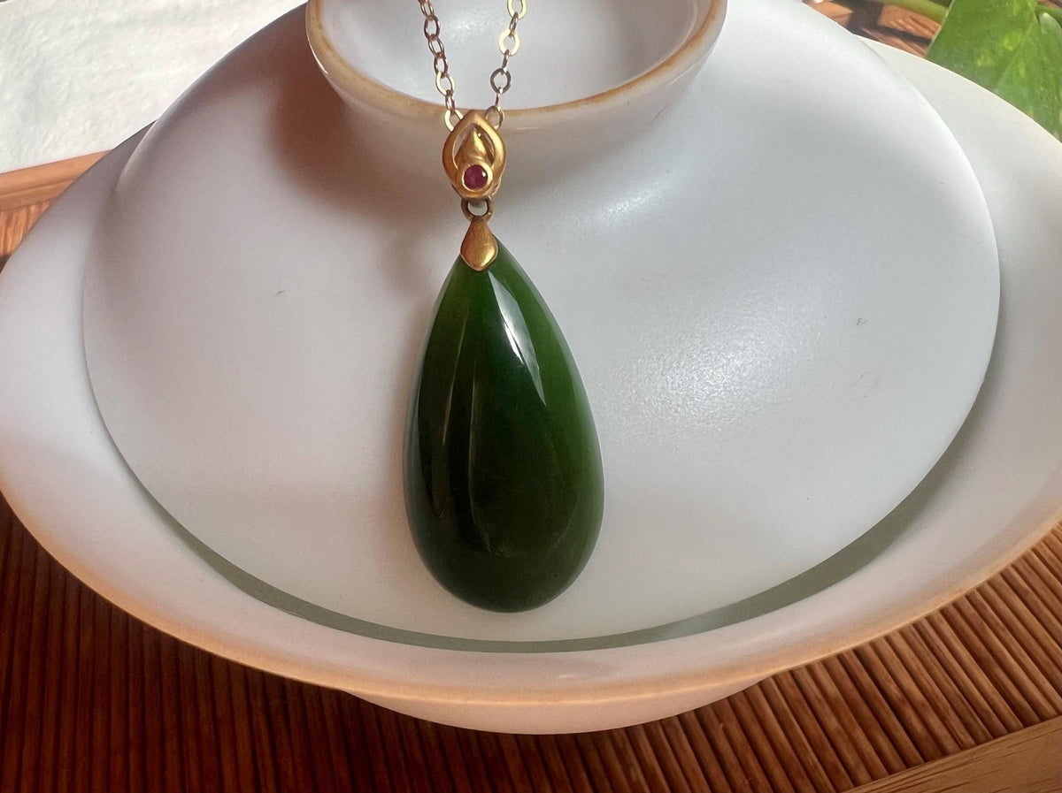 Green Jade Teardrop Pendant in 18K Gold