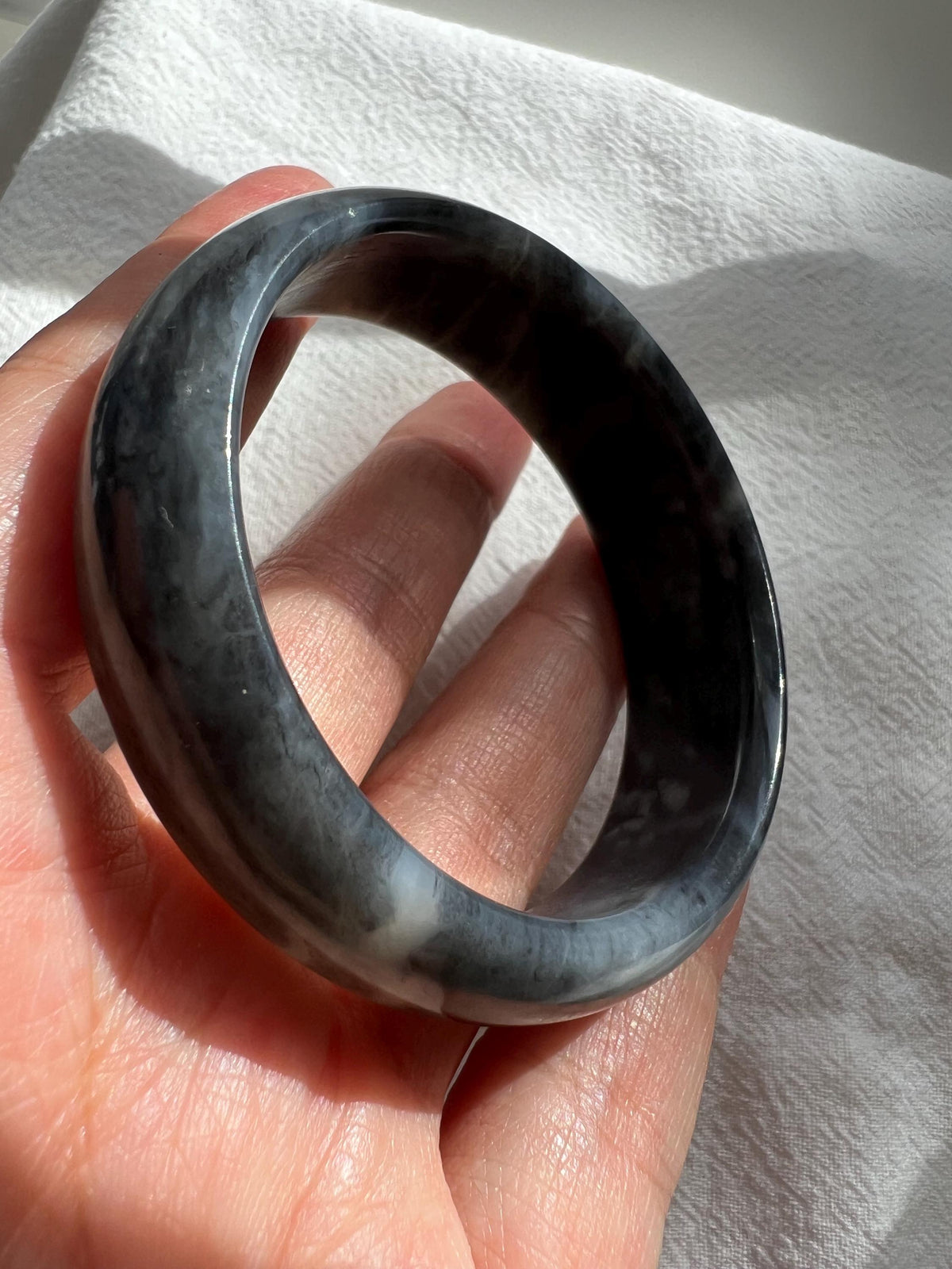 Black & White Nephrite Bangle, 55 mm