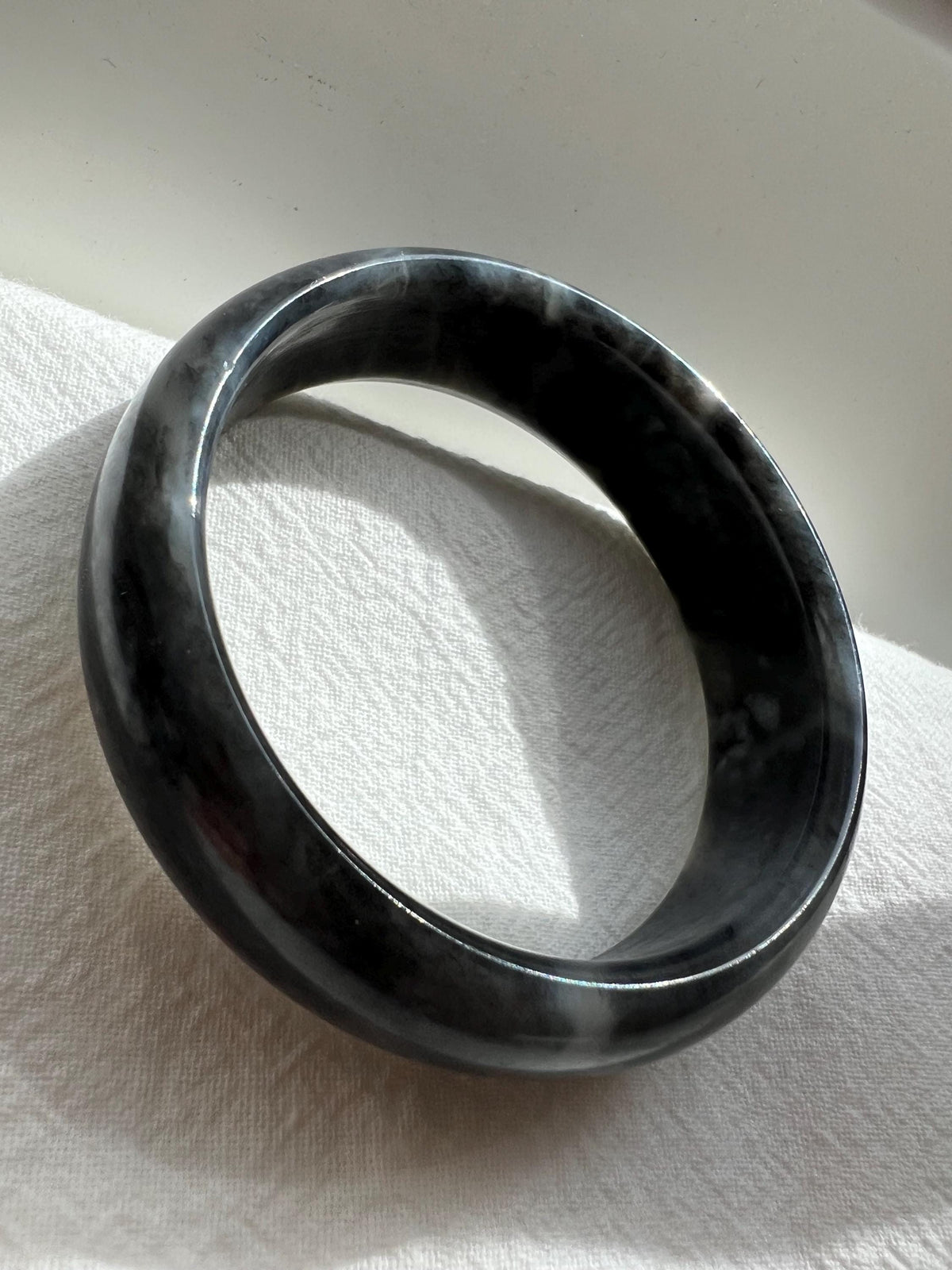 Black & White Nephrite Bangle, 55 mm