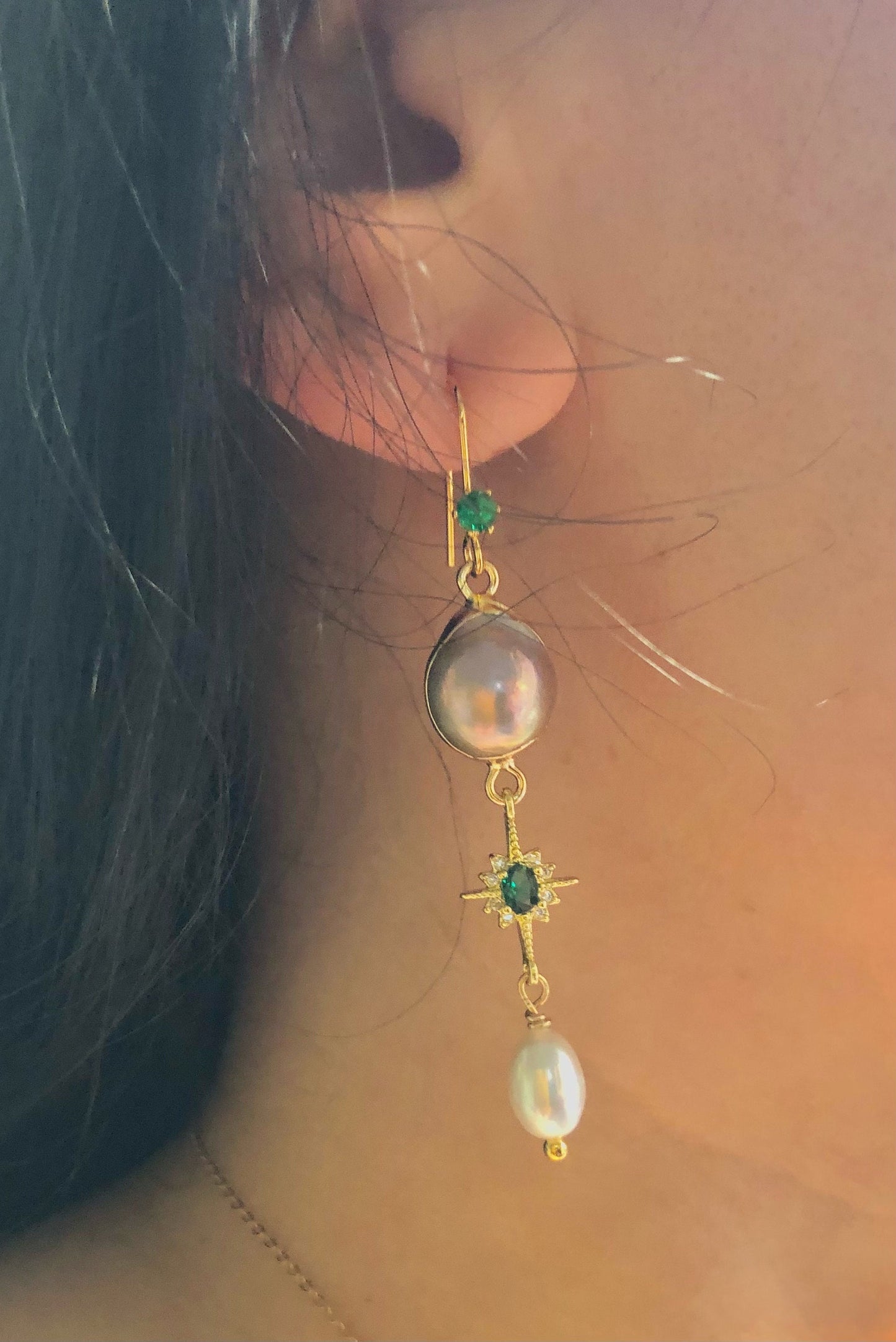 Victoria style elegant baroque pearl dainty earring. Delicate zircon earring. France style design earrings. Emerald earring
