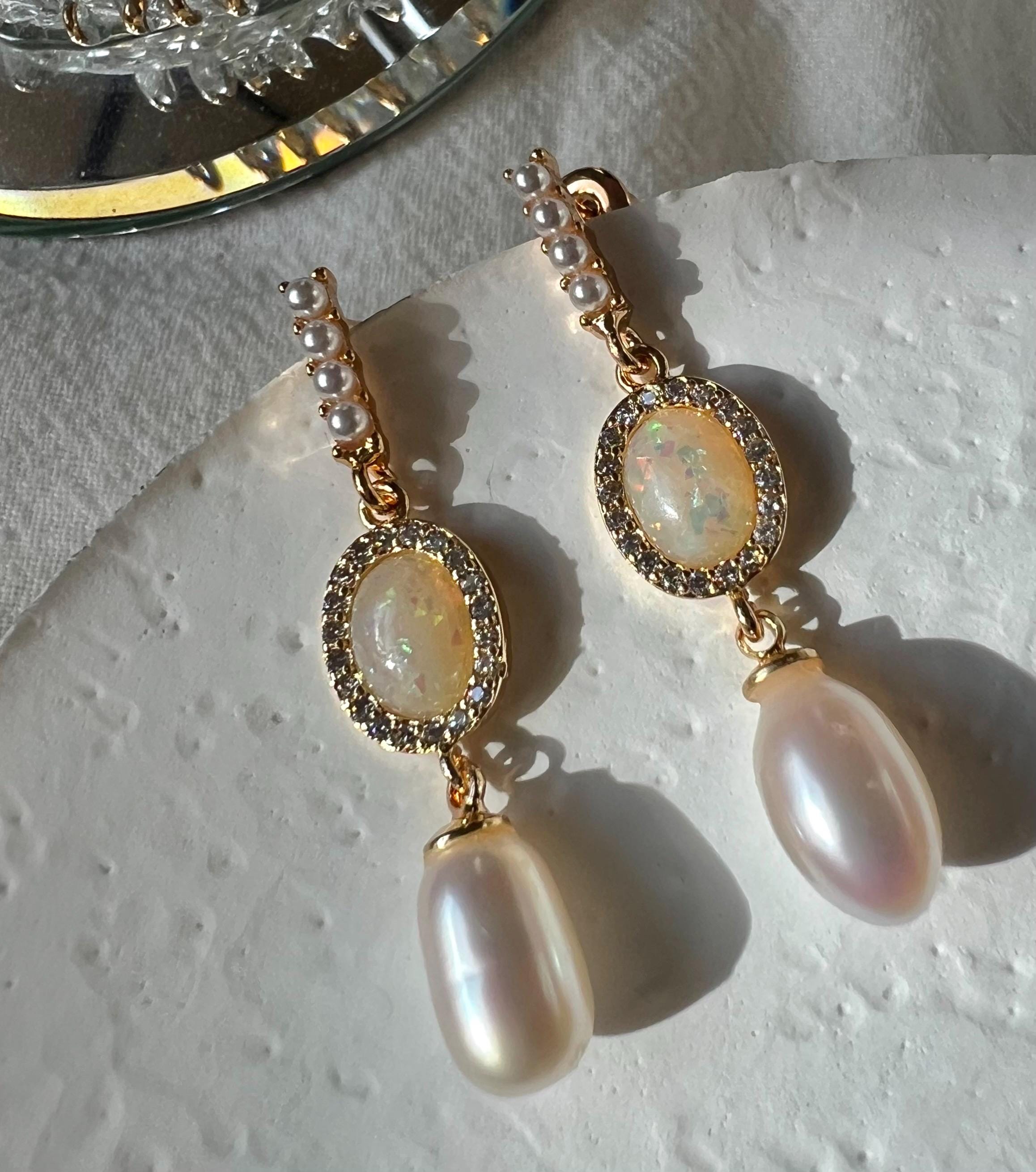 Clip on freshwater pearl natural gemstone earring. Minimalist dangle earrings. No pain Pearl earrings. Bridal earrings. Bridesmaid gift.