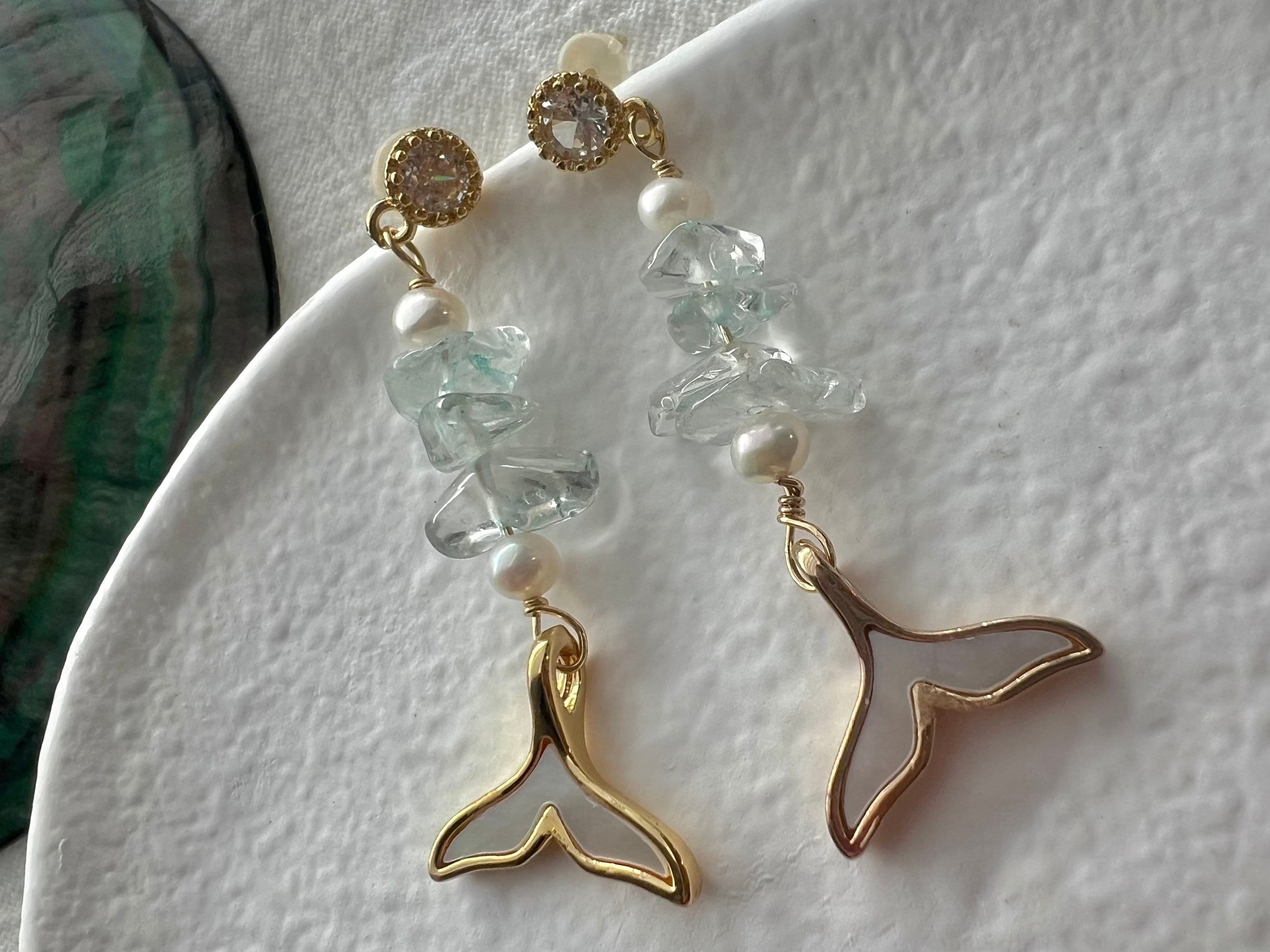 Clip on freshwater pearl natural gemstone earring. Minimalist dangle earrings. Mermaid tailPearl earrings. Bridal earrings. Bridesmaid gift.