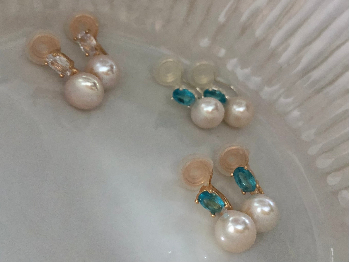 14K gold clip on freshwater pearl diamond earring. No pain earring. Minimalist pearl earring. Pearl climber earrings. No piercing earring.