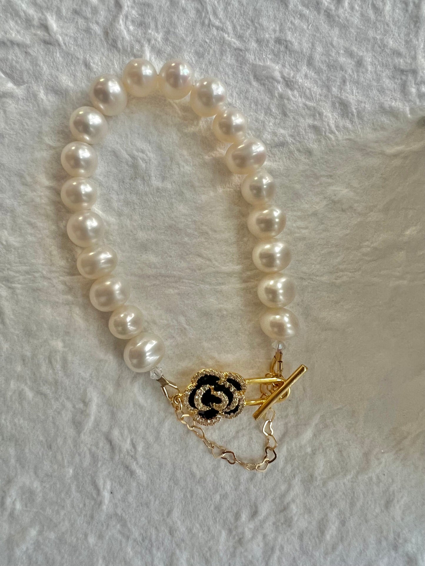 Freshwater pearl rose clasp bracelet. Boho pearl bracelet. June birthstone. High luster pearl bracelet. Minimalist bracelet.