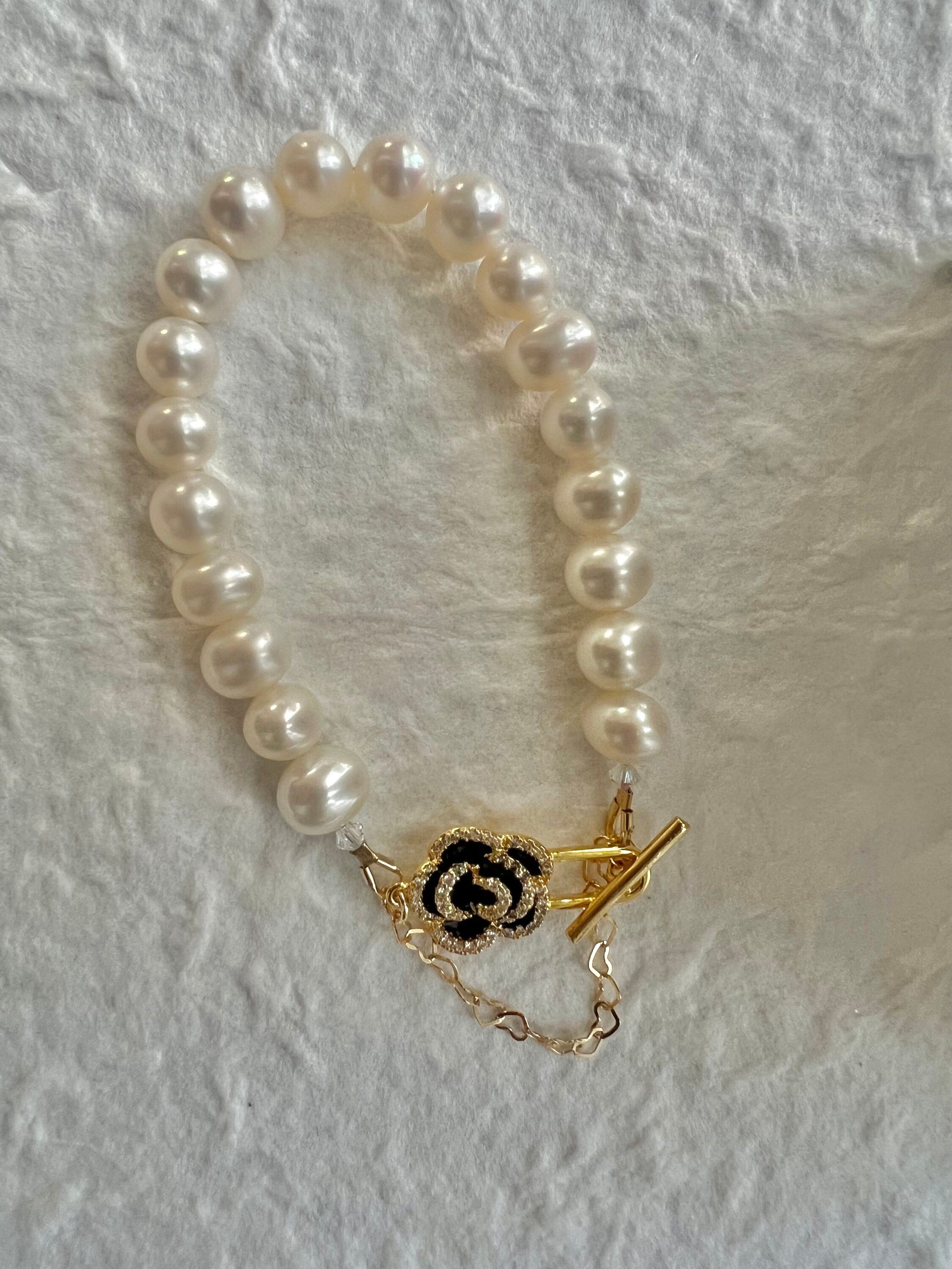 Freshwater pearl rose clasp bracelet. Boho pearl bracelet. June birthstone. High luster pearl bracelet. Minimalist bracelet.