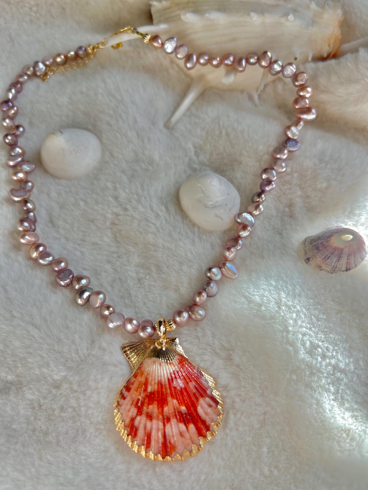 Freshwater baroque pearl necklace. Purple pearl beaded necklace. Chunky beach necklace. Pearl shell choker. Summer necklace