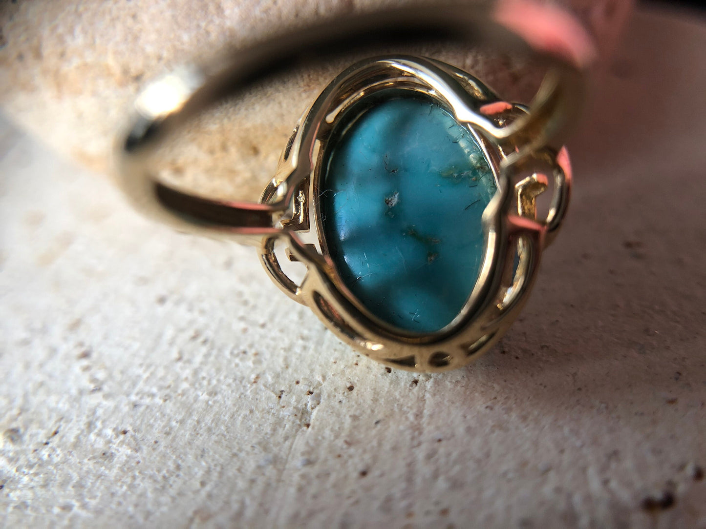 18K solid gold natural turquoise oval  ring. Turquoise ring. December Brithstone. Solid 18K Gold Turquoise ring.