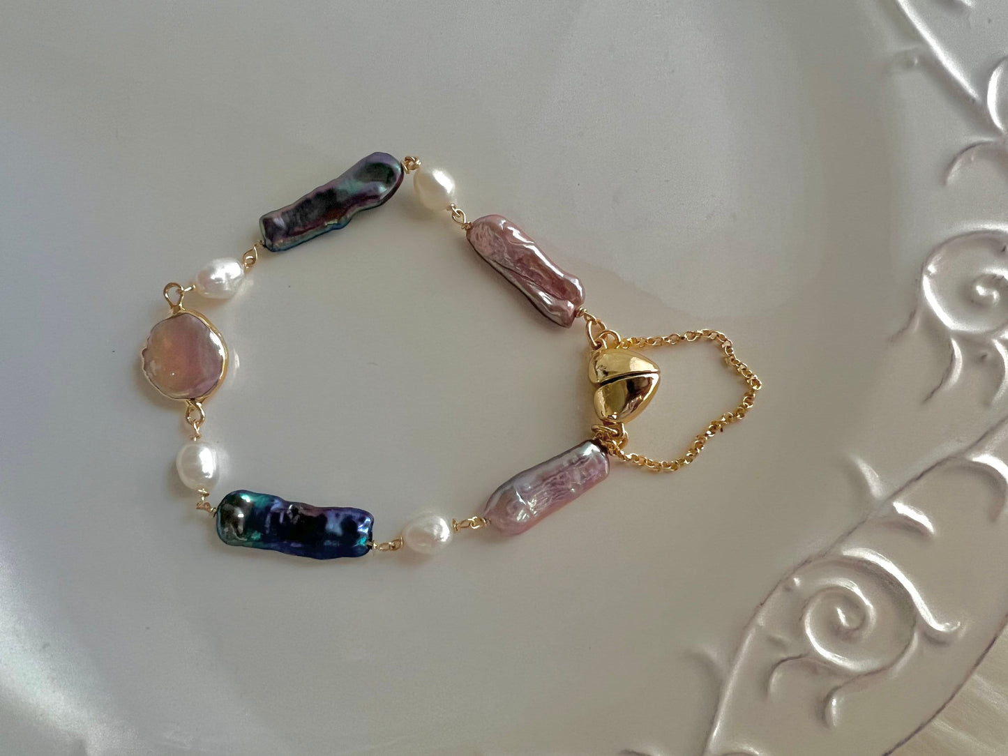 Multiple-color freshwater baroque pearl bracelet. Baroque pearl bracelet. Adorable bracelet. Boho bracelet. Gift for her