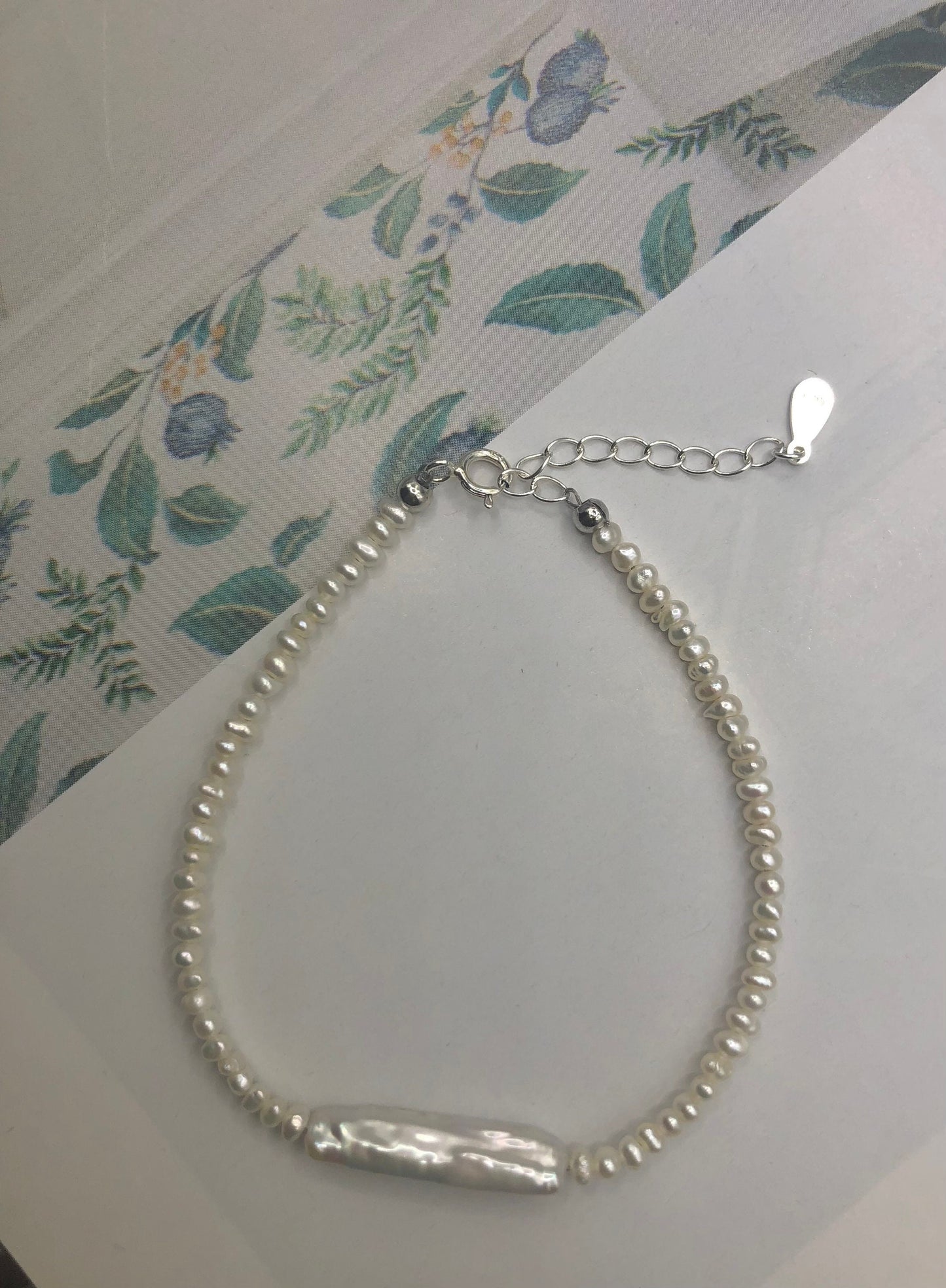 Freshwater pearl bracelet. Chic bracelet. Keshi pearl bracelet. Multiple-shape pearl bracelet. Wedding pearl bracelets. Gift for her.