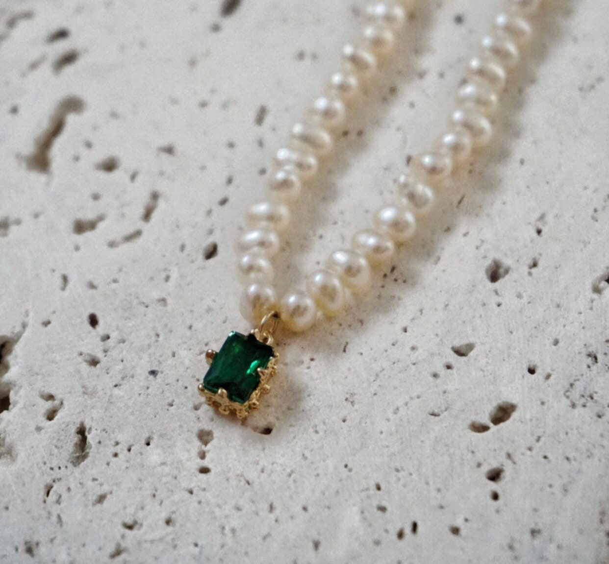 14K gold filled freshwater pearl dangle emerald charm necklace. Elegant real pearl necklace. Minimalist necklace. Wedding. Gift for her