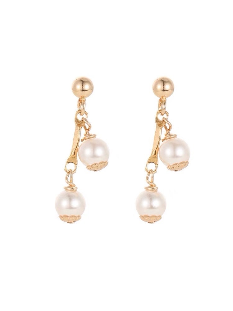 14K gold filled freshwater tiny pearl earring. Dainty earrings. Minimalist clip on earrings. Bridal earrings. No pain earrings.