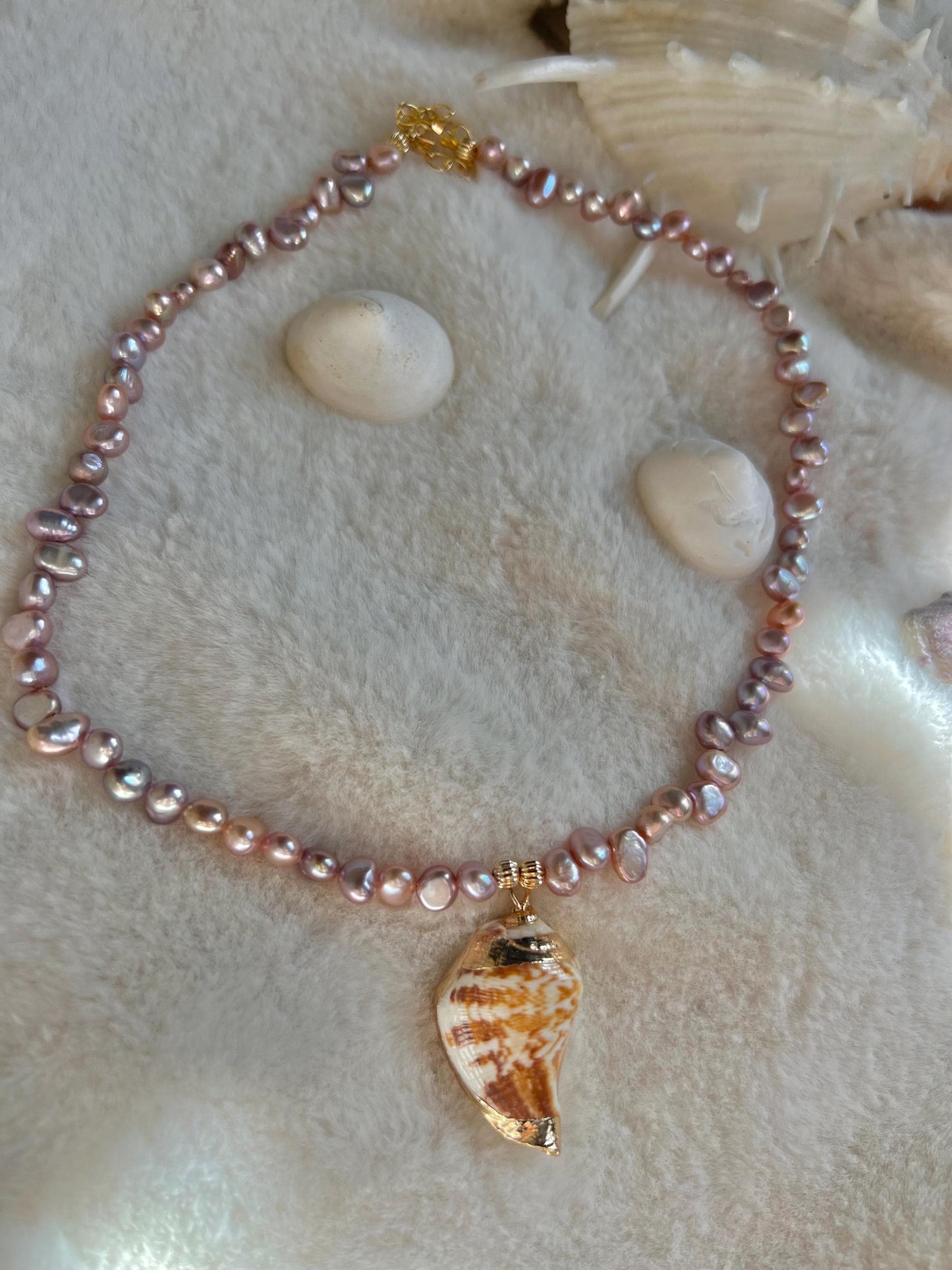 Freshwater baroque pearl necklace. Purple pearl beaded necklace. Chunky beach necklace. Pearl shell choker. Summer necklace