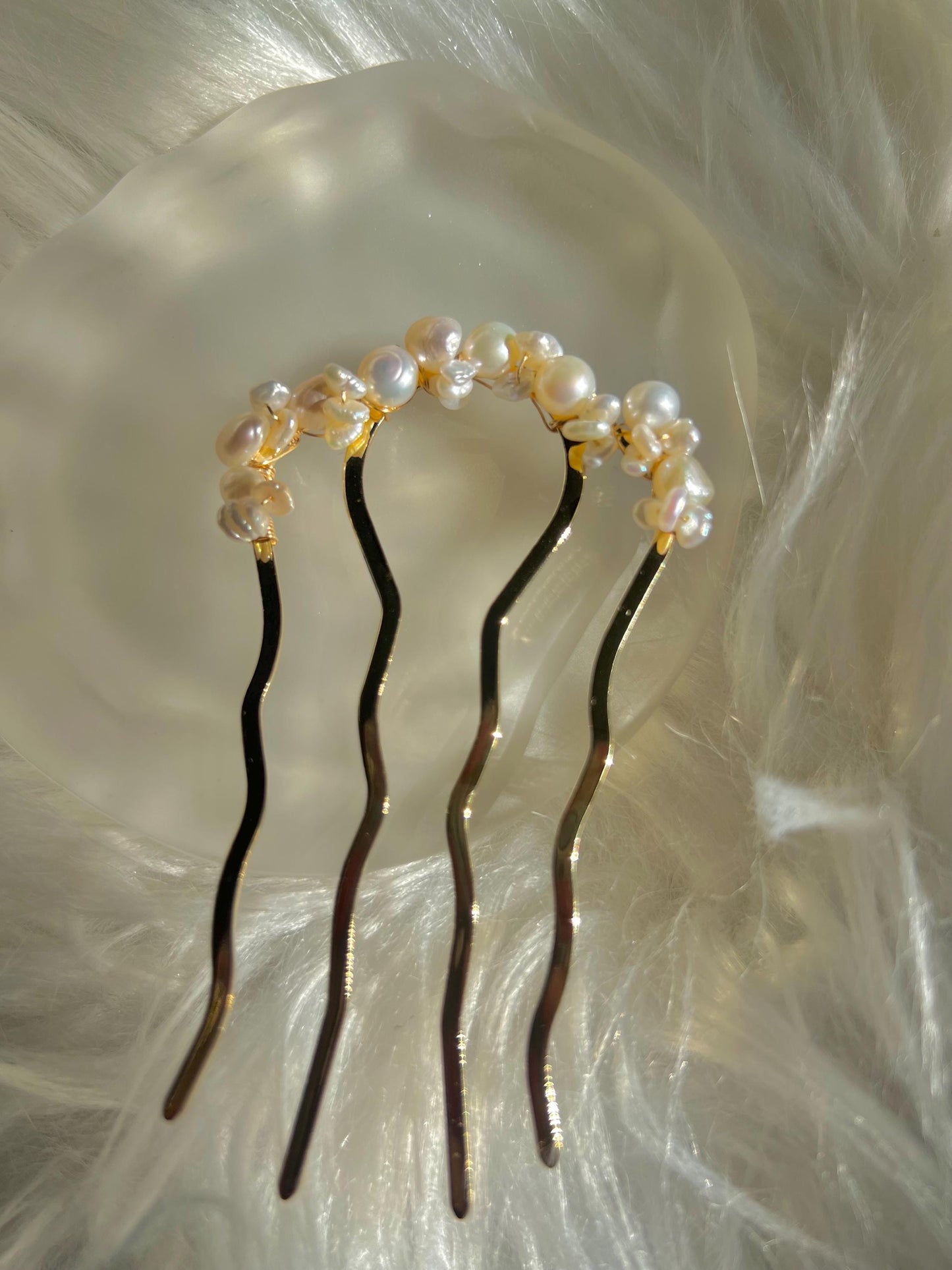 Brass wire wrapped freshwater multiple-color pearl hair pin. Wave hair accessories. Gold hair fork. Bridal hair pin. Wedding hair pin.