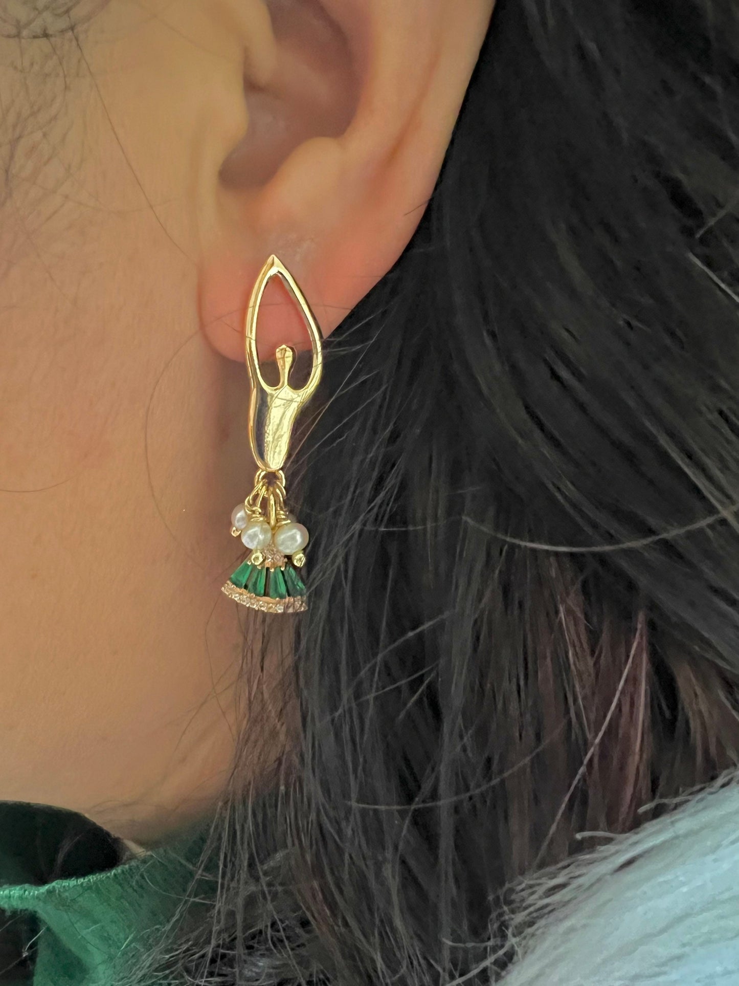 Gold twinkle fan genuine pearl ballerina earrings. Dainty pearl earrings. Vintage style earrings. Bridal boho wedding ballet earrings.