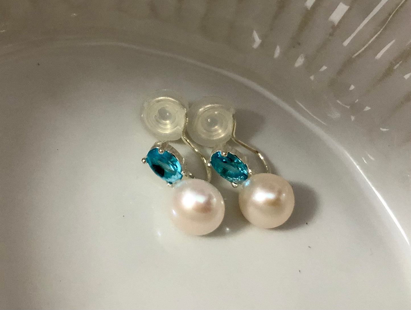 14K gold clip on freshwater pearl diamond earring. No pain earring. Minimalist pearl earring. Pearl climber earrings. No piercing earring.