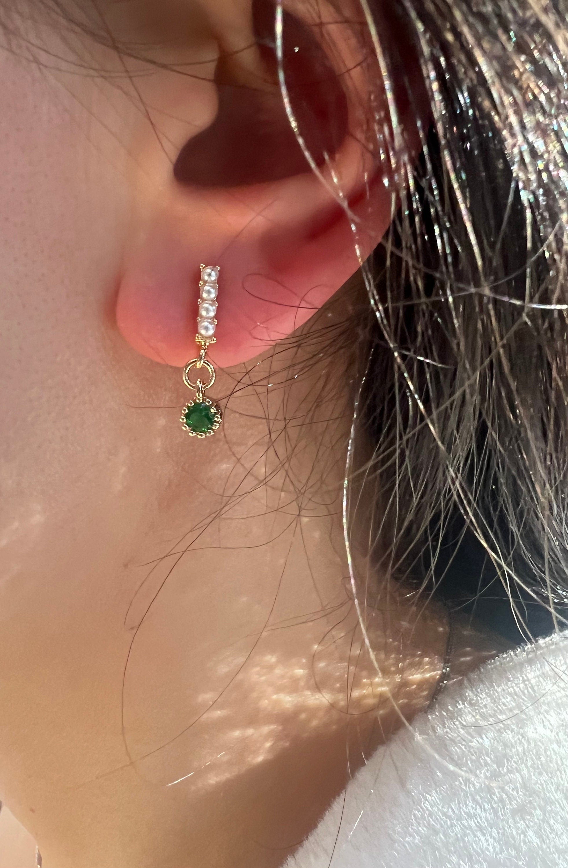 Dainty pearl emerald earrings. No piercing ear earring. Minimalist clip on earrings. Dangle no pain earring. Bridesmaid gift.