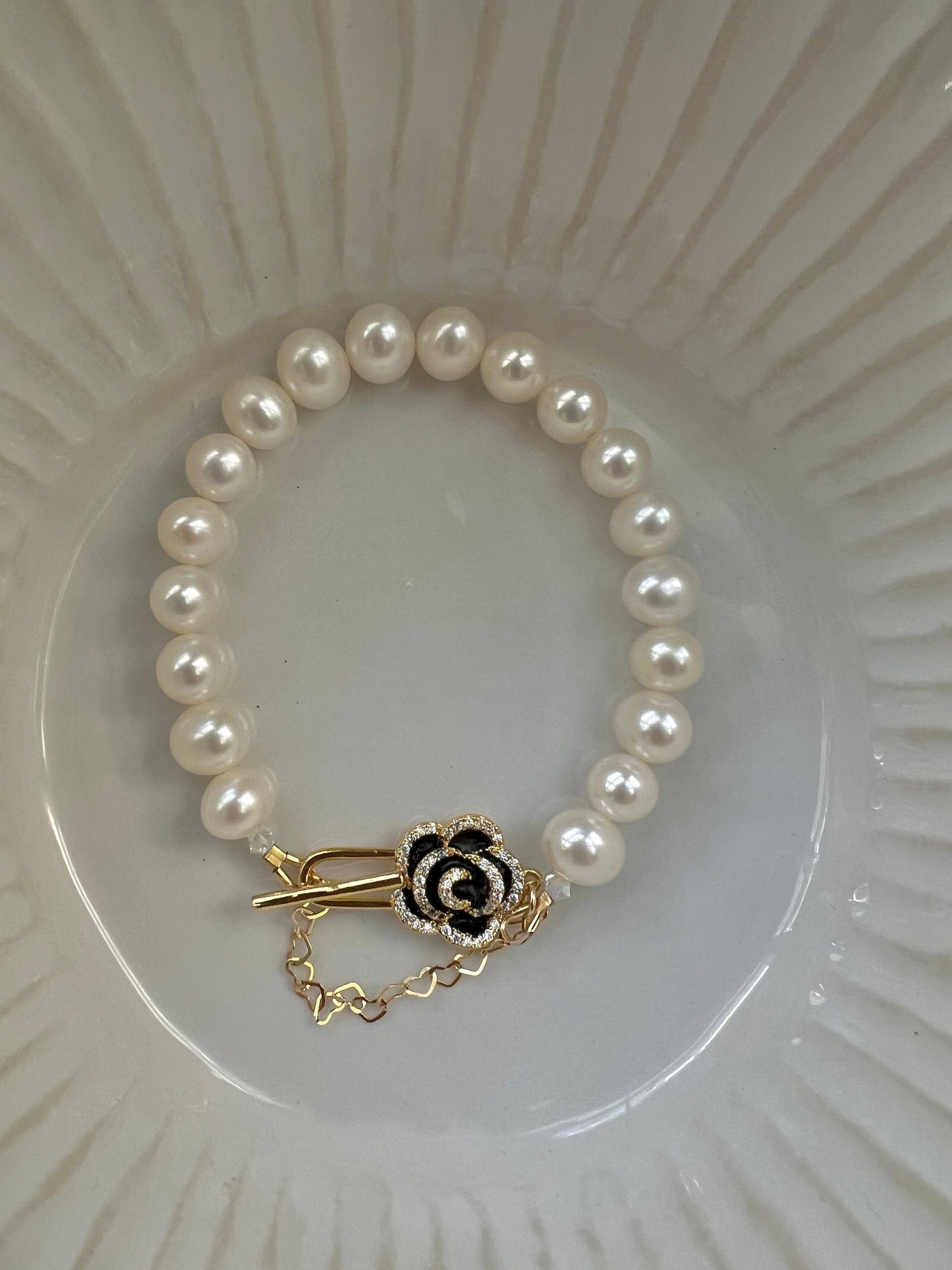 Freshwater pearl rose clasp bracelet. Boho pearl bracelet. June birthstone. High luster pearl bracelet. Minimalist bracelet.