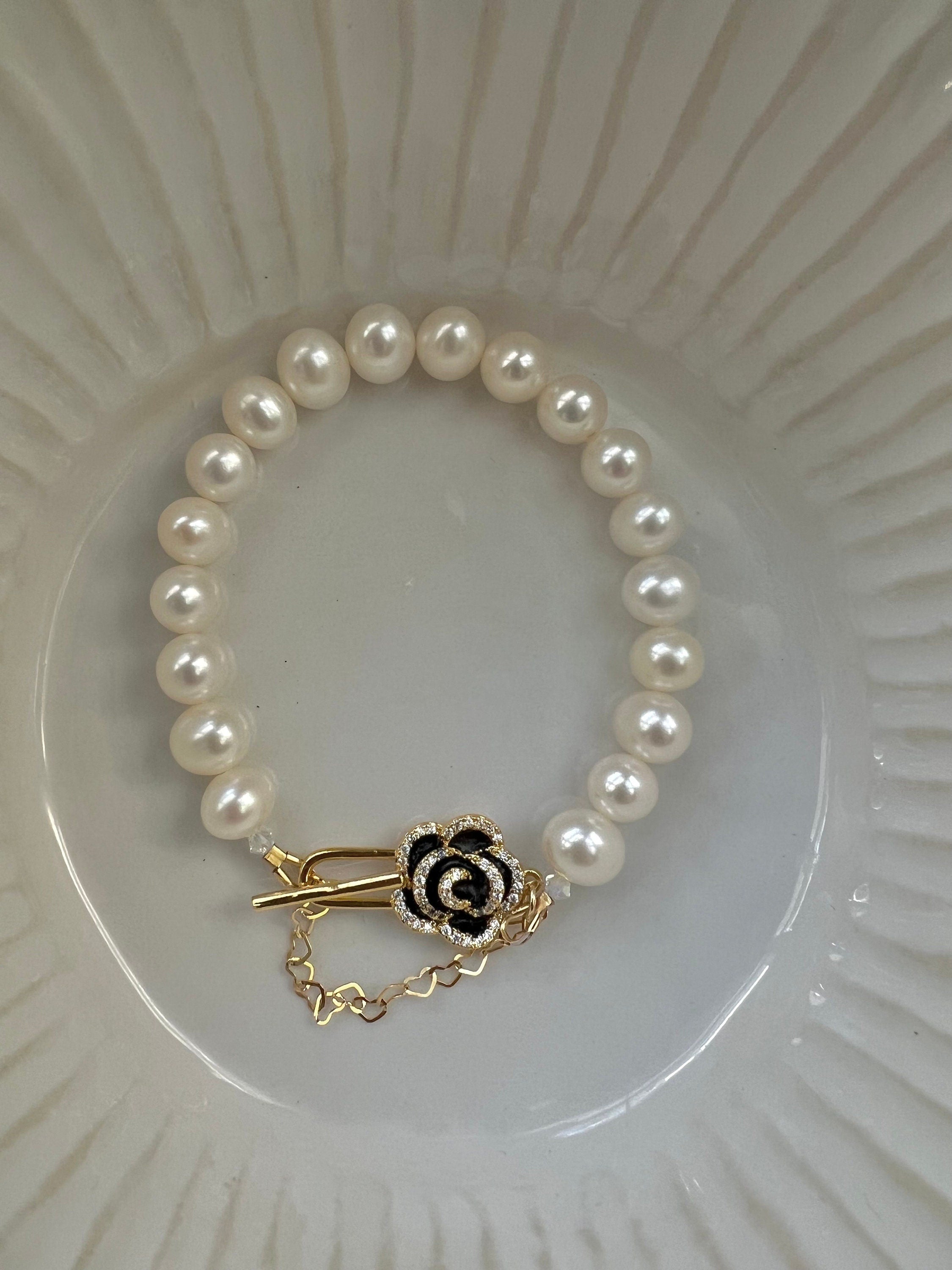 Freshwater pearl rose clasp bracelet. Boho pearl bracelet. June birthstone. High luster pearl bracelet. Minimalist bracelet.