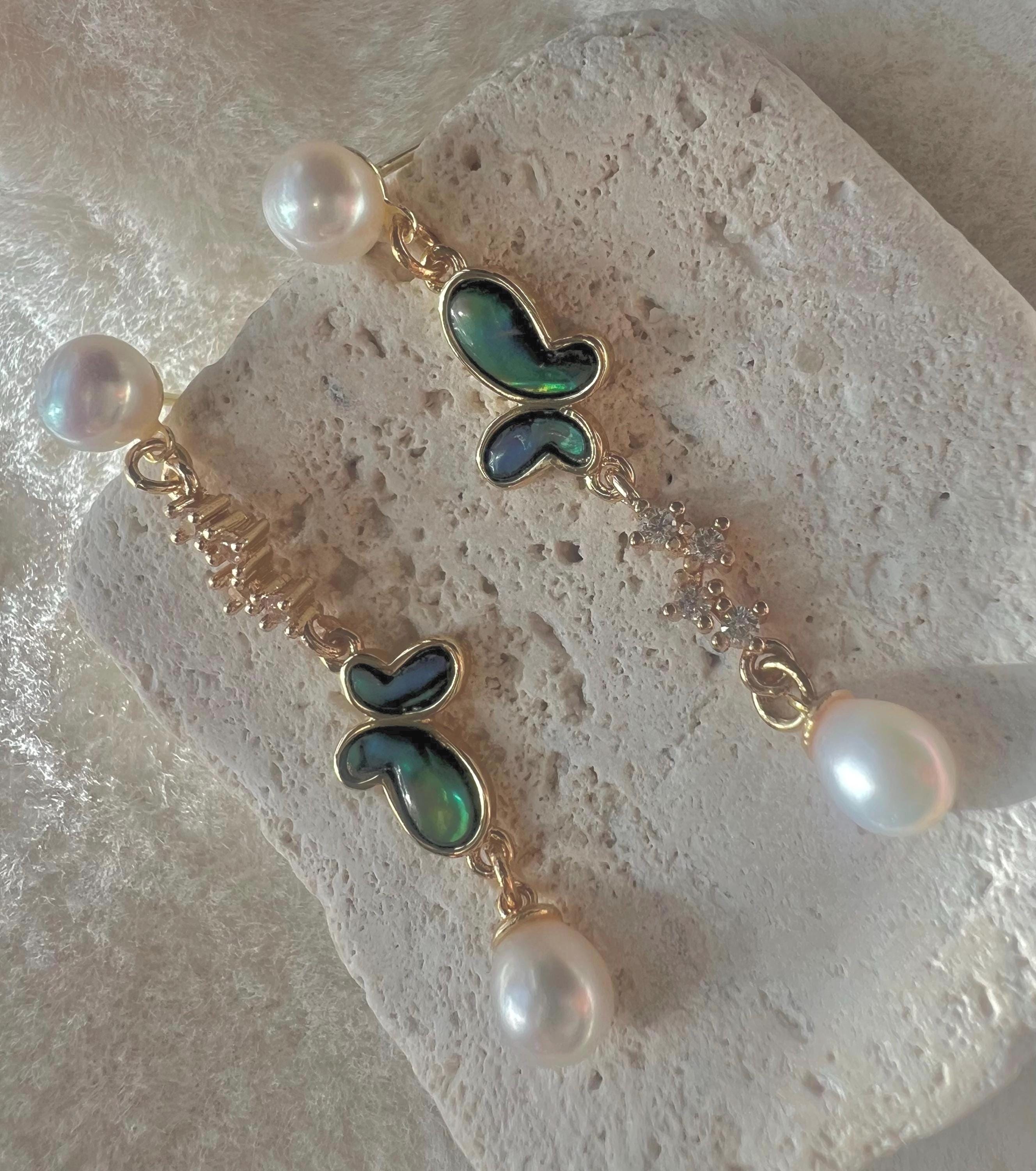 Dainty pearl butterfly earrings. No piercing ear earring. Minimalist clip on earrings. Dangle no pain earring. Gift. Two ways wearing.