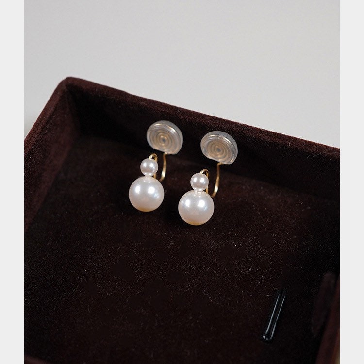 14K gold filled freshwater double pearl stud earring. Minimalist clip on earrings. Bridal earrings. Bridesmaid gift.