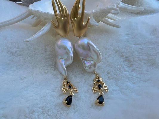 France style freshwater baroque vintage earrings. Gold hand design earrings.  Boho luxe earring. Art deco earrings.