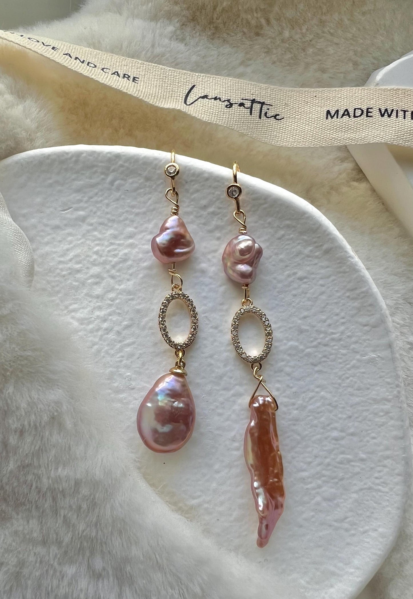 14K gold High quality luster genuine baroque pearl earrings. Dainty irregular pearl earrings. Vintage pearl earrings. Bridal earrings.