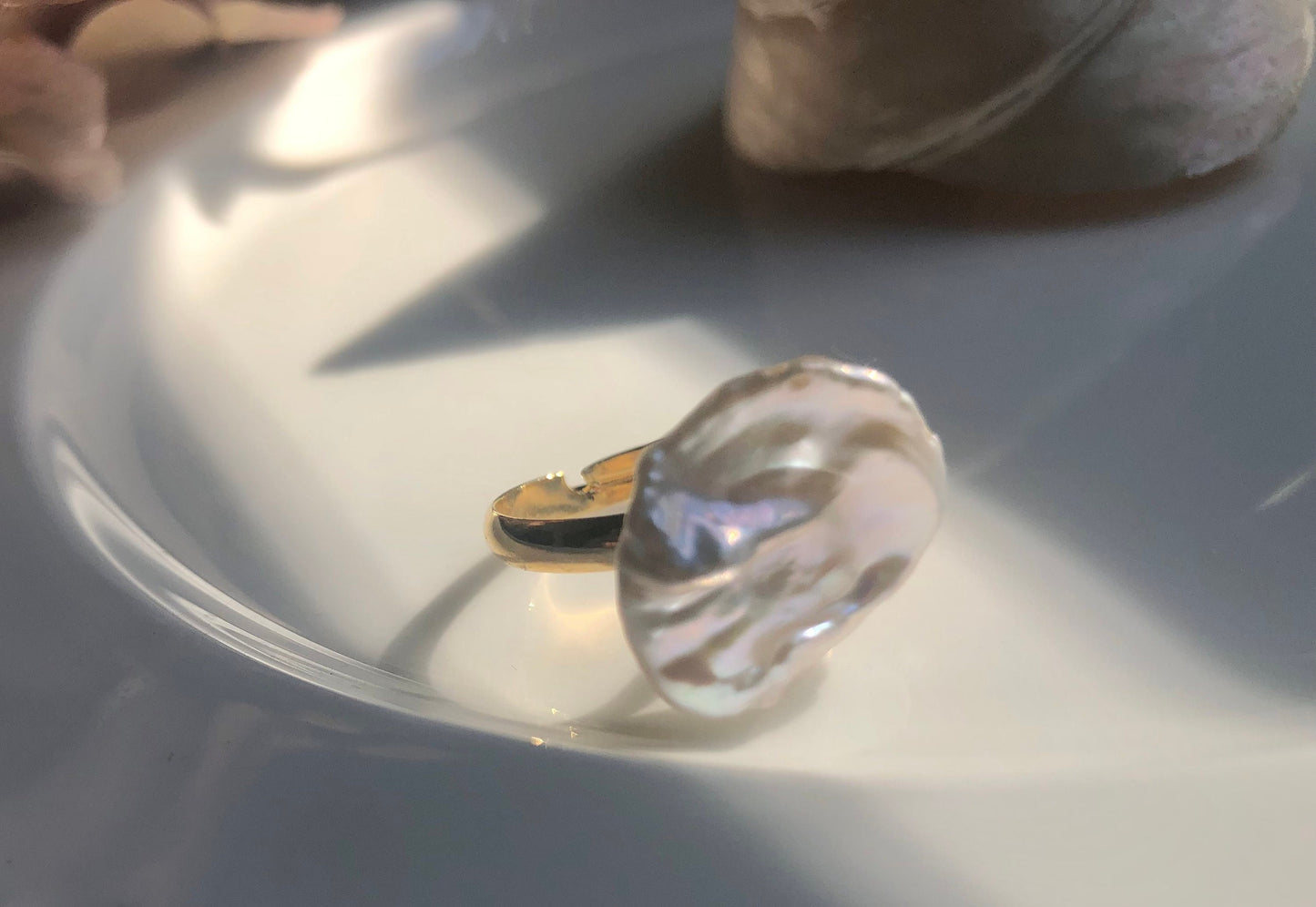 Natural Baroque Pearl Ring. Pearl Minimalist ring. Irregular Genuine Freshwater pearl Ring. Keshi Petal pearls Ring. Large pearl Ring