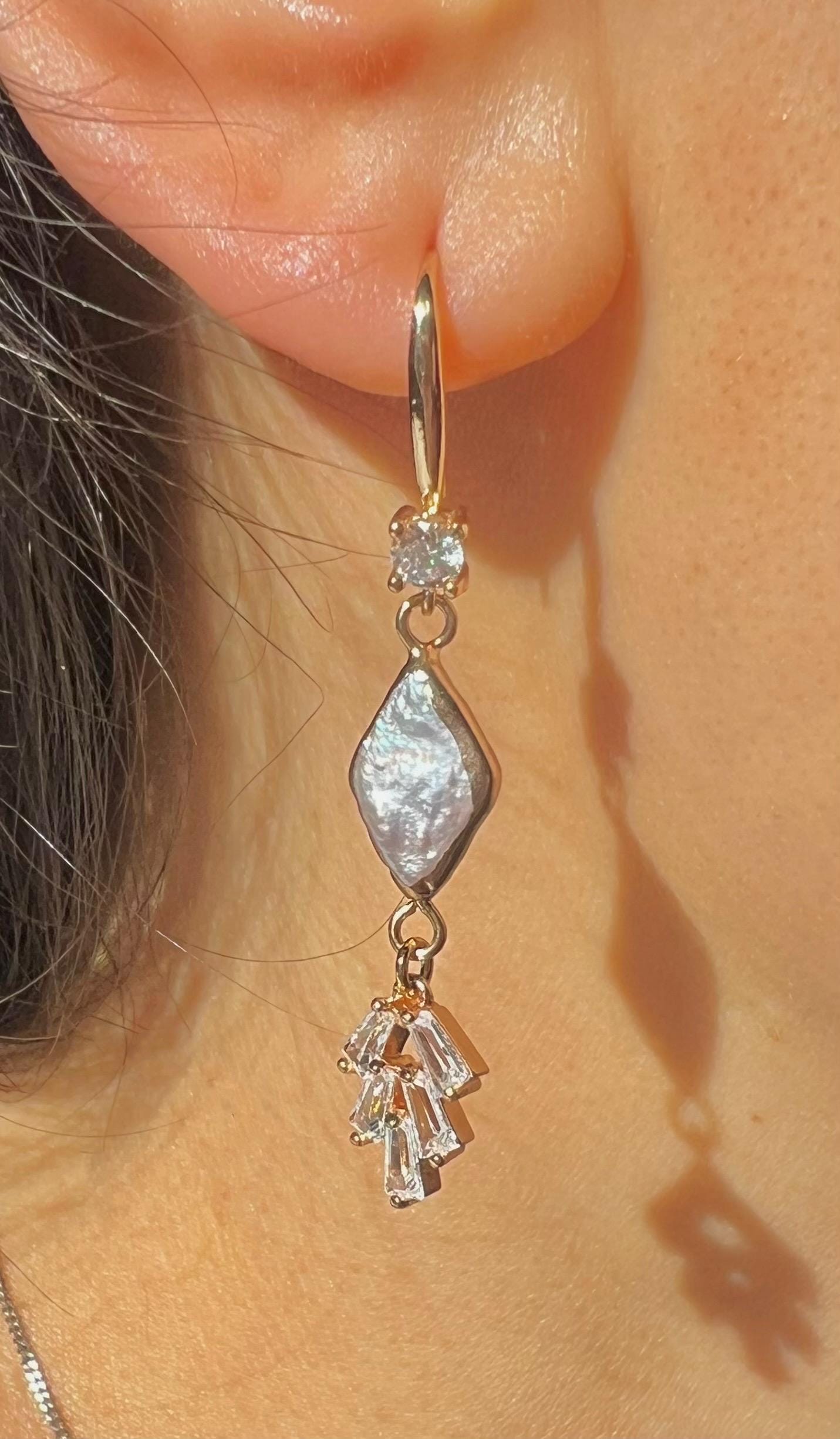 Freshwater pearl crystal Swarovski Earring. Diamonds cluster earring. Art Deco earring. Vintage earring.