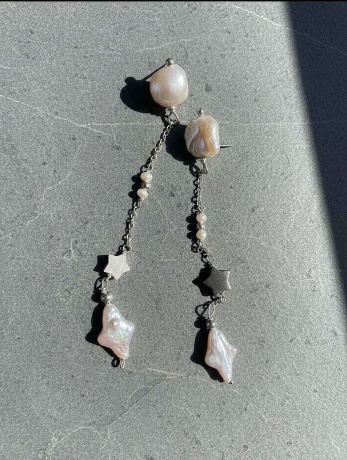 Freshwater baroque pearl long dangle star earrings. Dainty pearl earring. Minimalist pearl earrings. Elegant earring. Wedding earrings