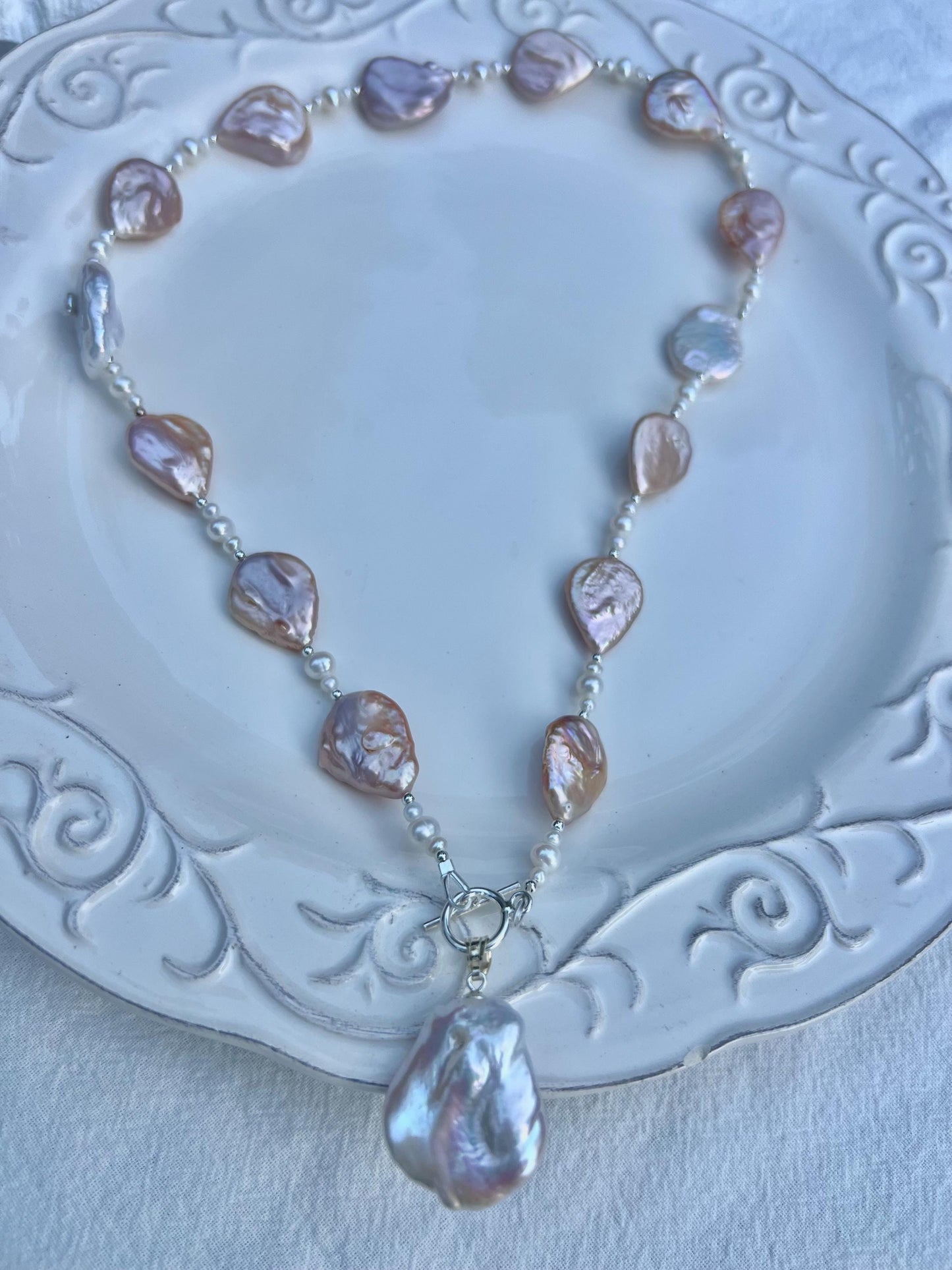Multiple-color high luster freshwater baroque pearl beaded necklace. Statement necklace. Wedding necklace. Gift for her