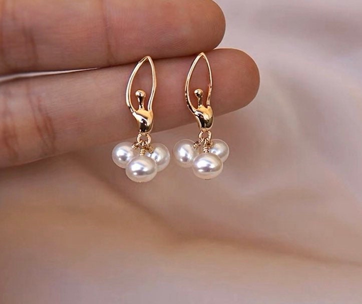 Vintage style ballet freshwater pearl earring. Minimalist earrings. Elegant pearl huggie. Bridal earrings. Bridesmaid gift.