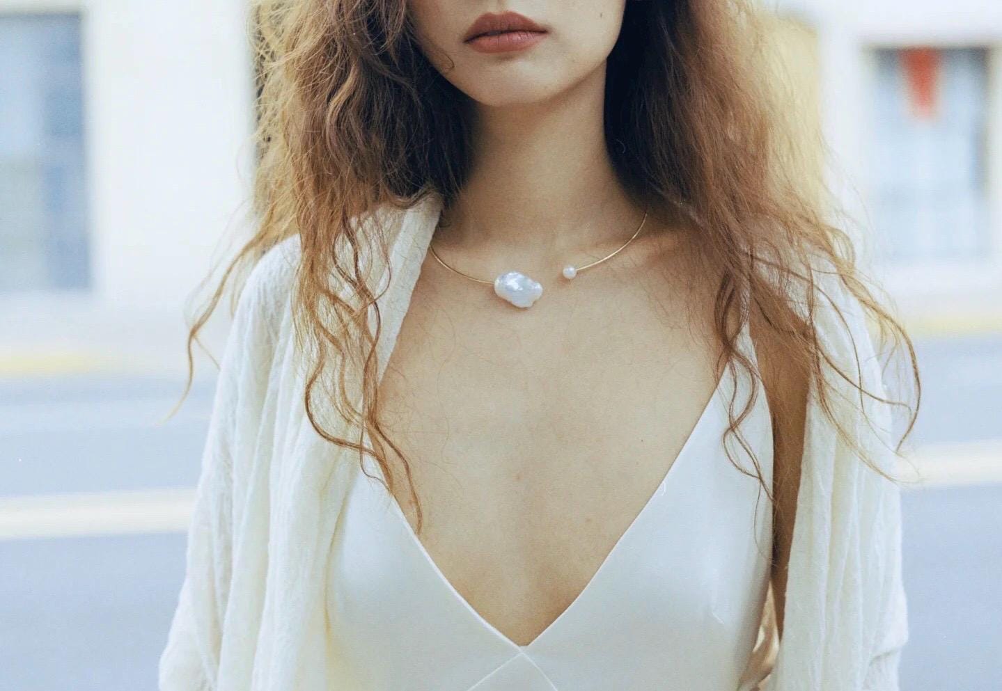 14K gold filled Freshwater baroque & Round pearl bangle. Minimalist choker. Bridal pearl bracelet. Bridal pearl bangle. Wire cuff choker.
