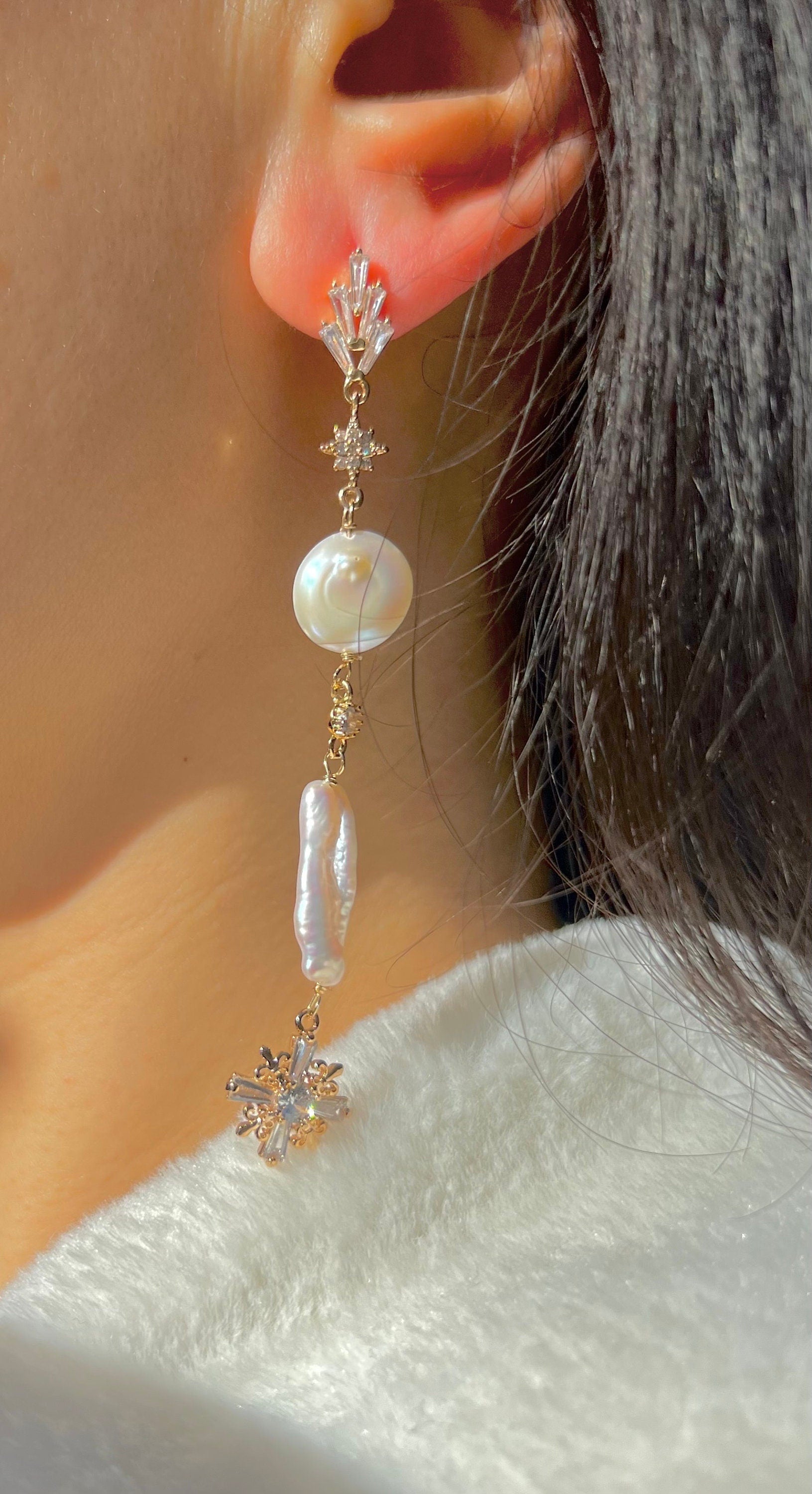 Victoria style elegant freshwater pearl dainty earring. delicate earring. France style design Swarovski earring. Wedding earrings.