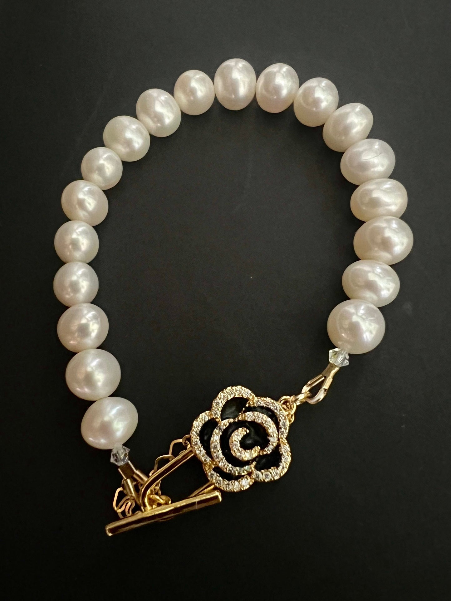 Freshwater pearl rose clasp bracelet. Boho pearl bracelet. June birthstone. High luster pearl bracelet. Minimalist bracelet.