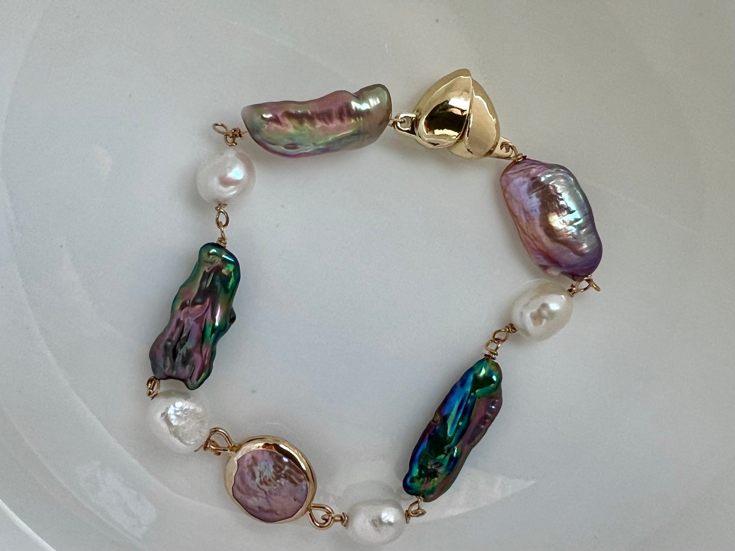 Multiple-color freshwater baroque pearl bracelet. Baroque pearl bracelet. Adorable bracelet. Boho bracelet. Gift for her