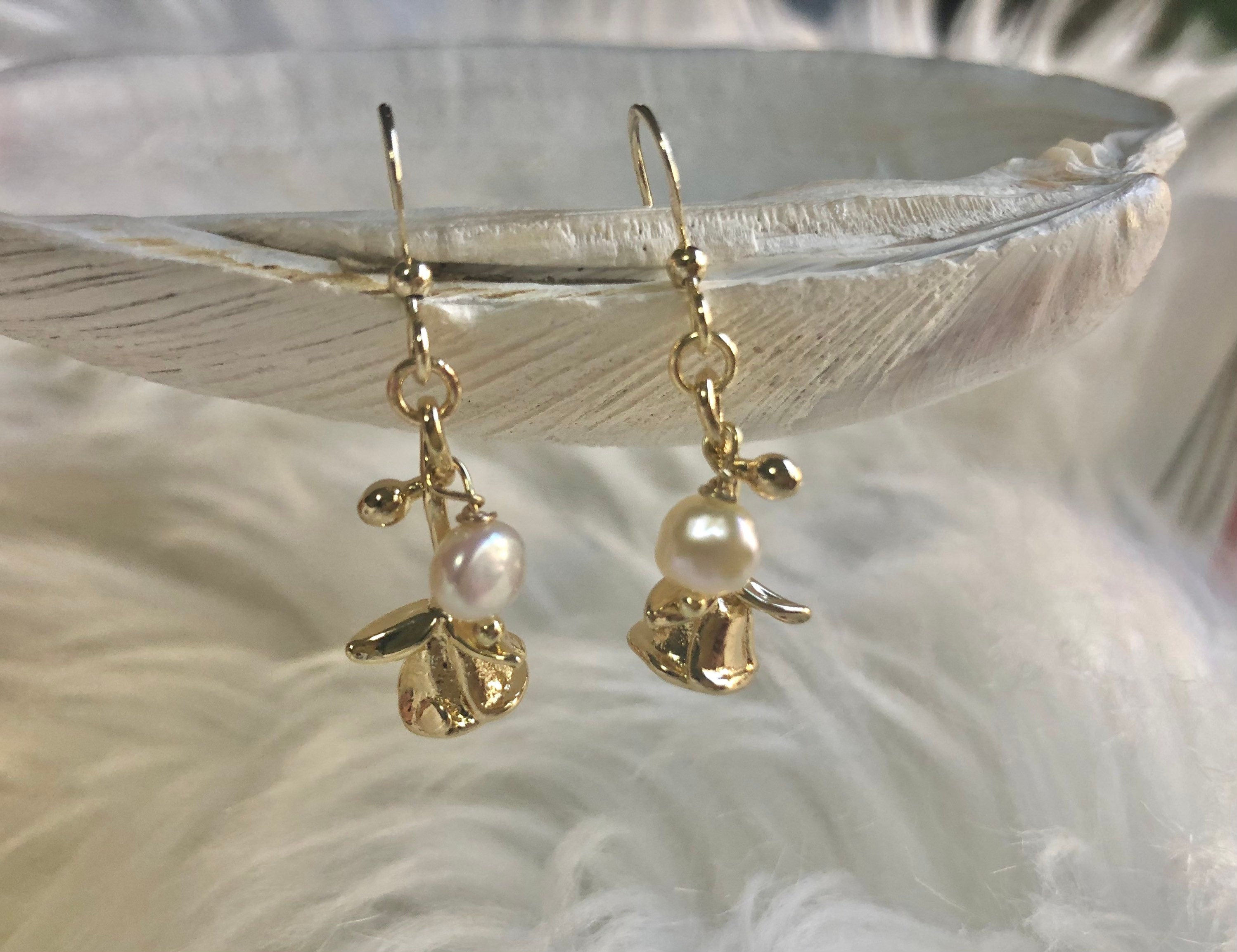 Genuine freshwater pearl dangle rose earrings. Elegant Pearl earrings. Minimalist pearl earrings. Bridal earrings. Bridesmaid gift.